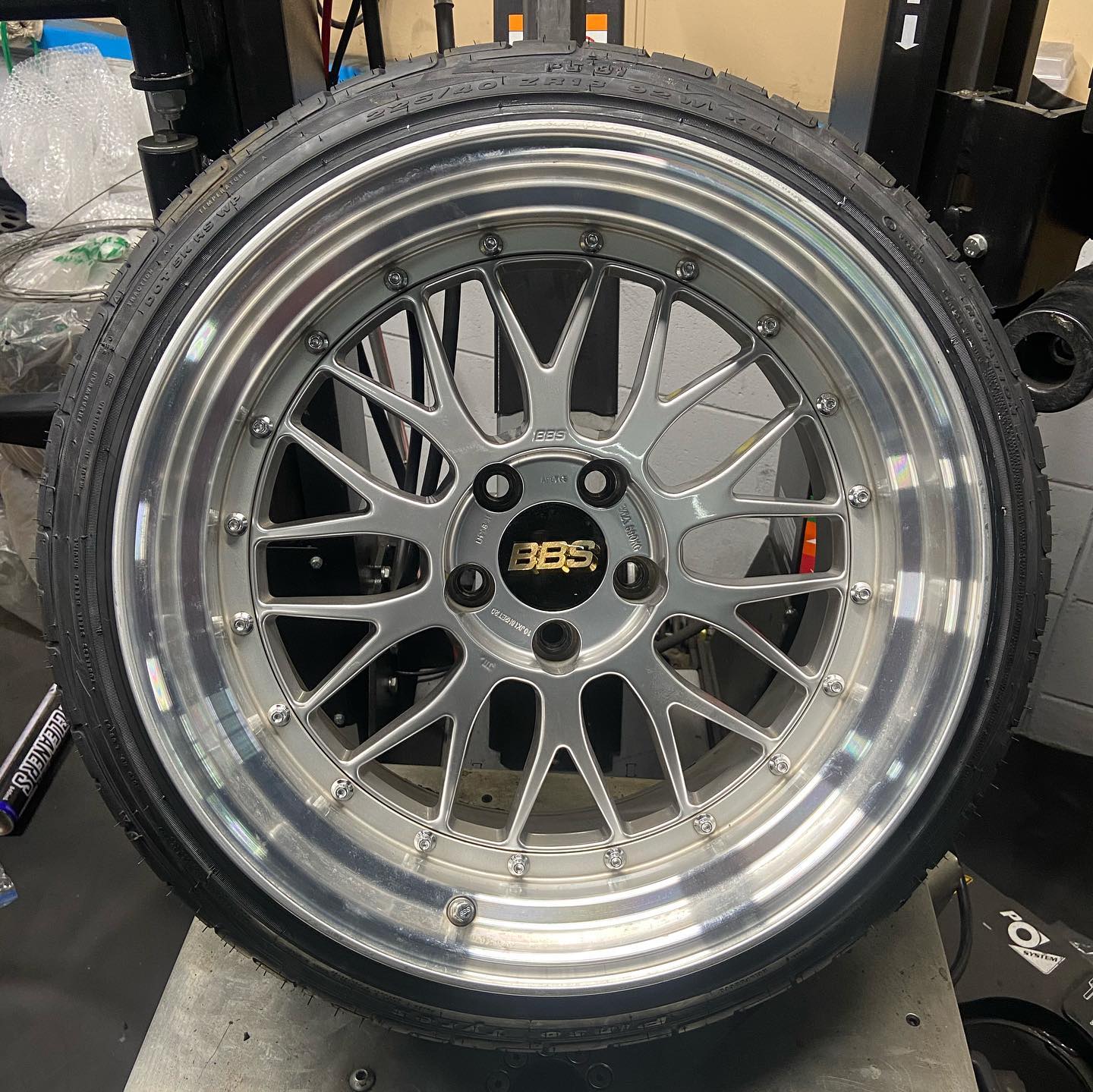 18インチ 10J 225/40R18 ホイール装着例 - CARSERVICE GRAVITY