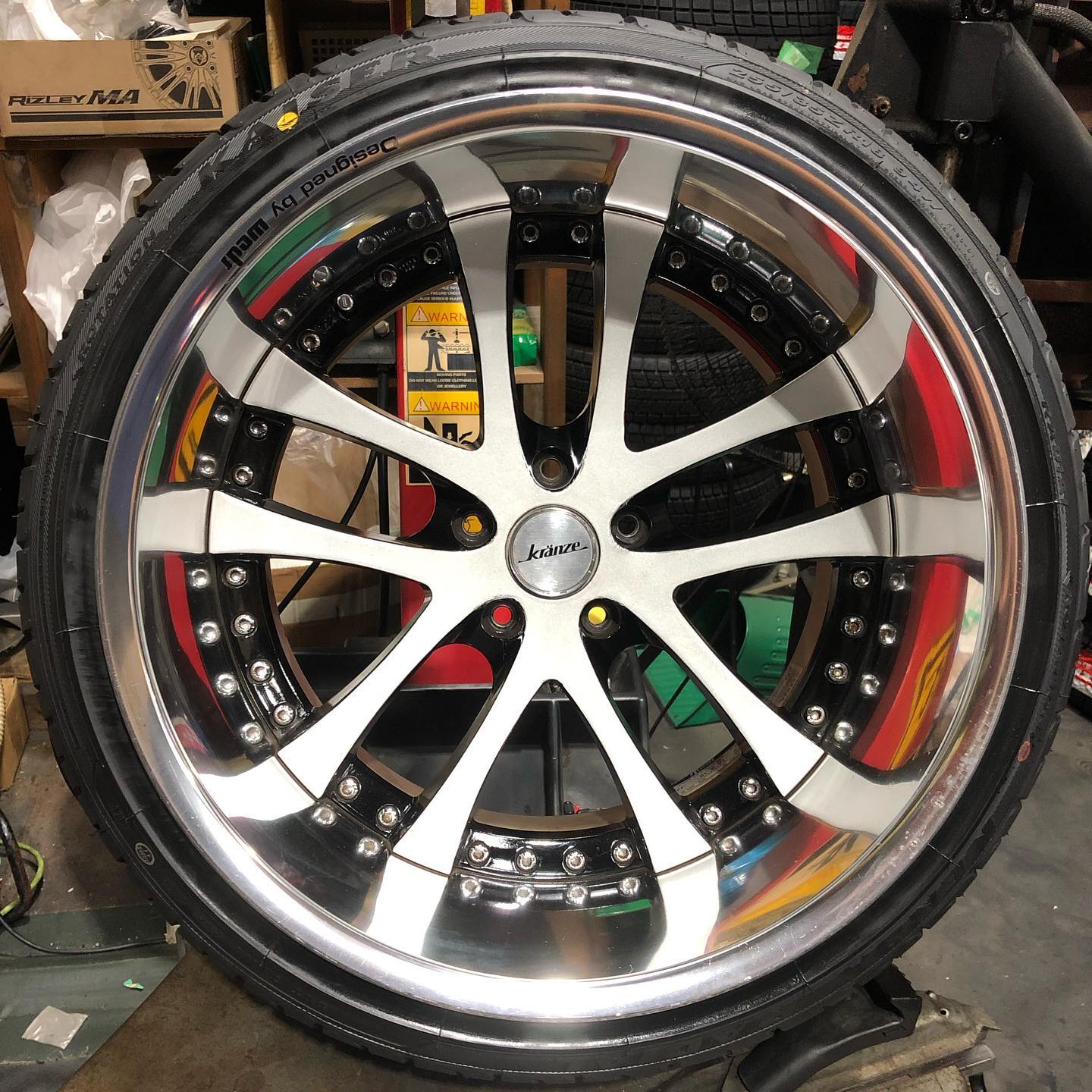 18インチ 12J 255/35R18 ホイール装着例 - CARSERVICE GRAVITY