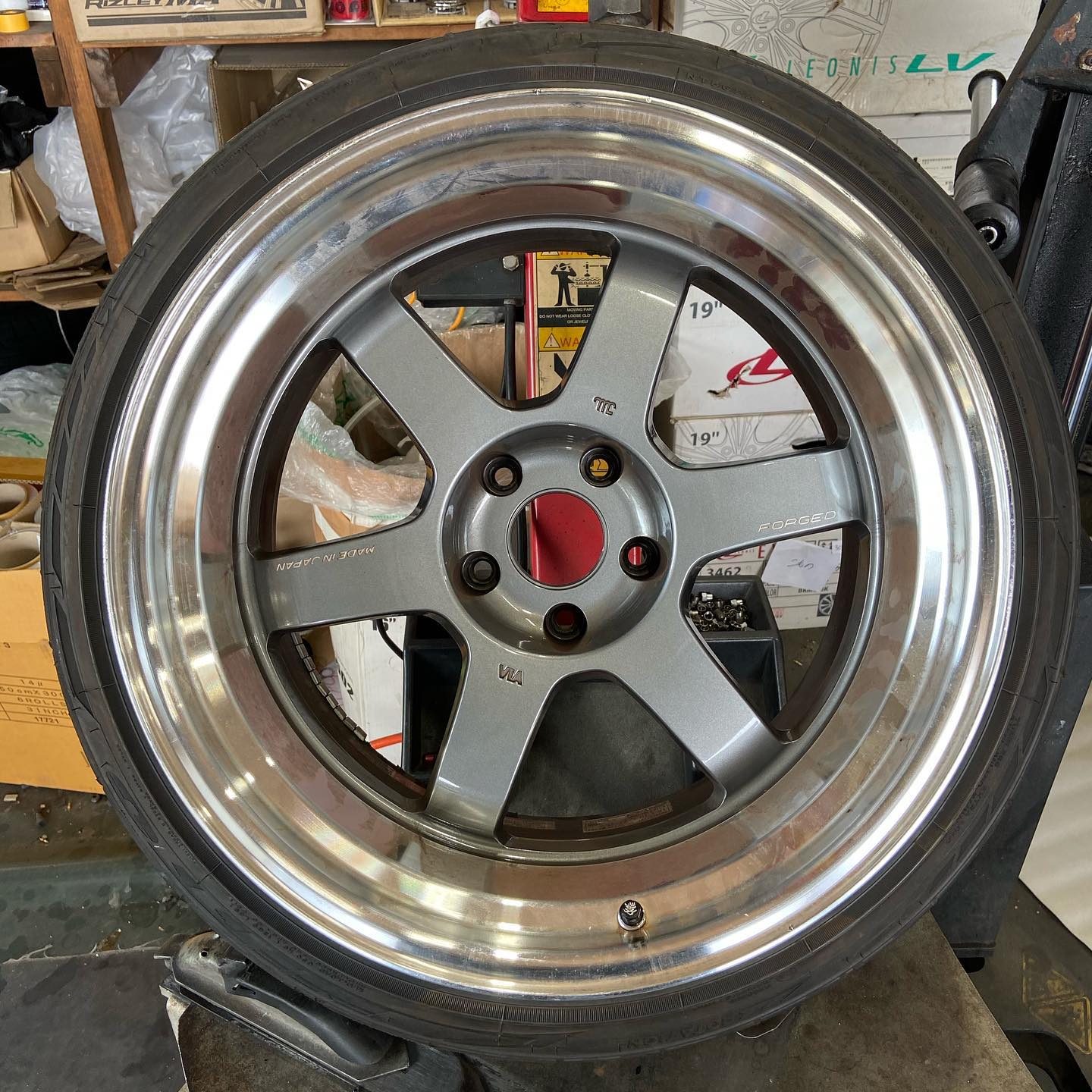 18インチ 10.5J 225/35R18 ホイール装着例 - CARSERVICE GRAVITY