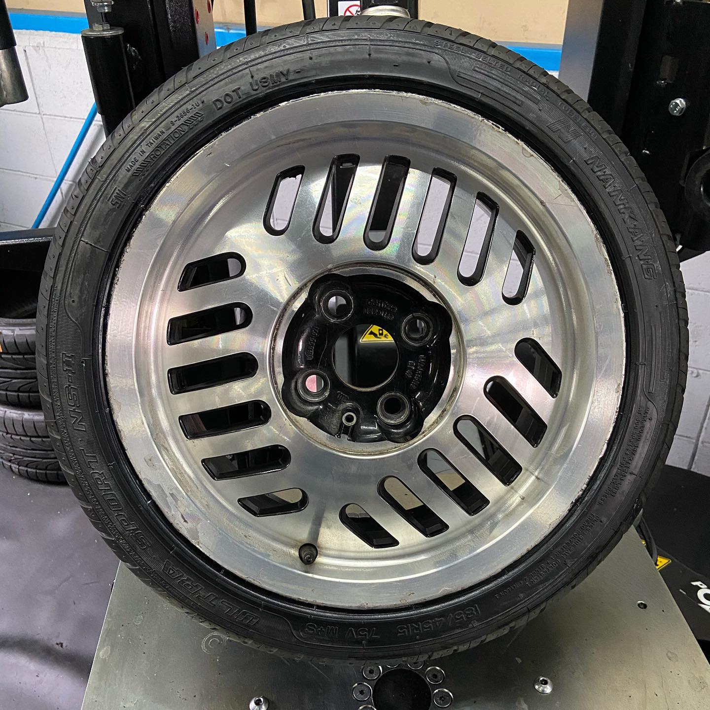 15インチ 6.5J 185/45R15 ホイール装着例 - CARSERVICE GRAVITY
