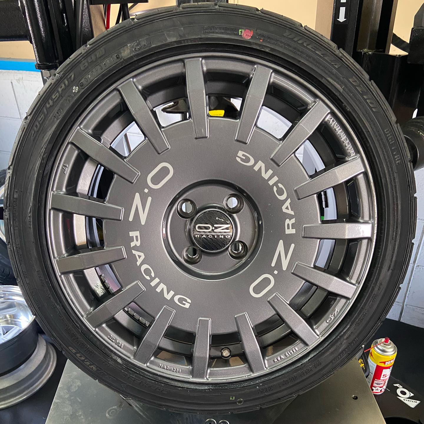 17インチ 7J 205/45R17 ホイール装着例 - CARSERVICE GRAVITY
