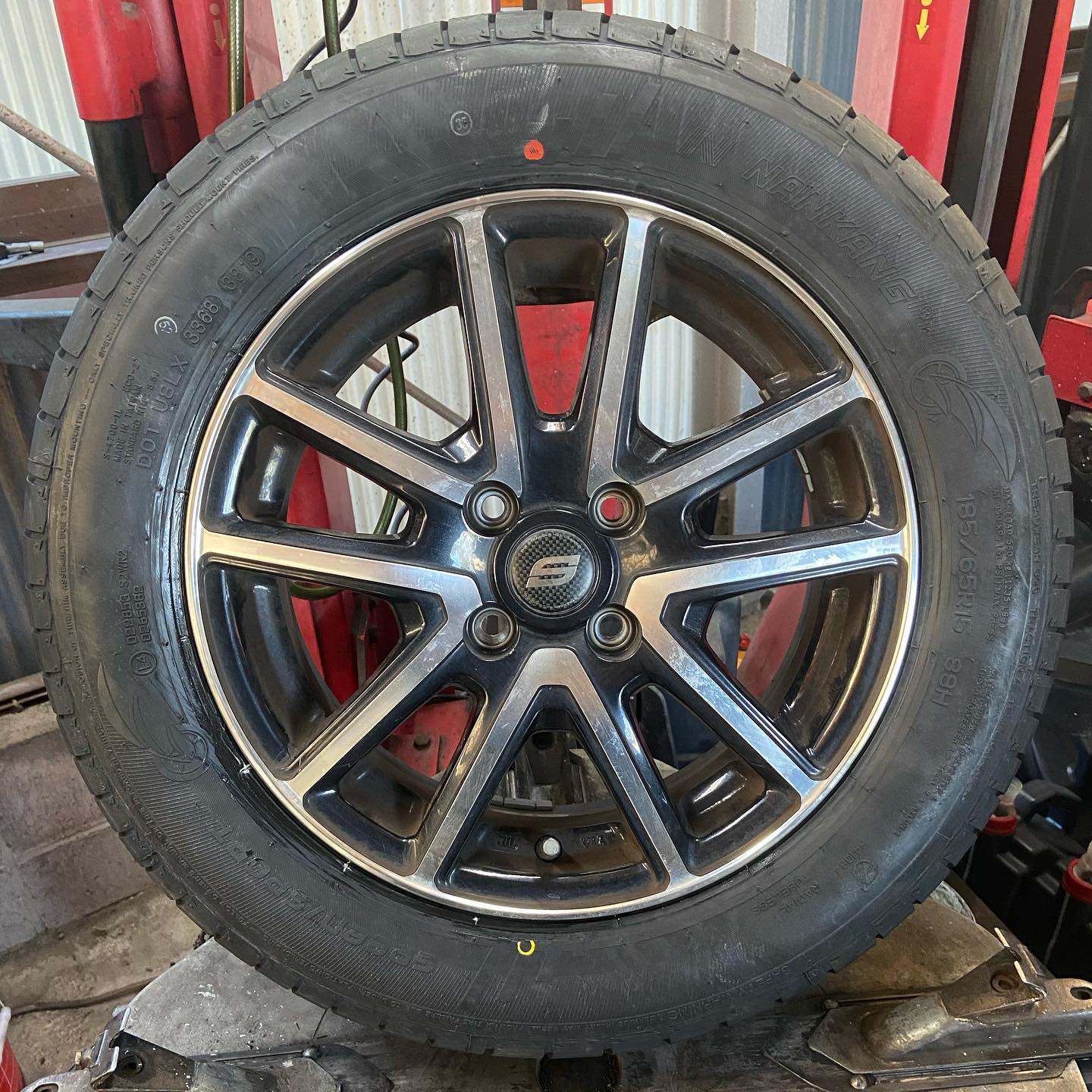 15インチ 5.5J 185/65R15 ホイール装着例 - CARSERVICE GRAVITY