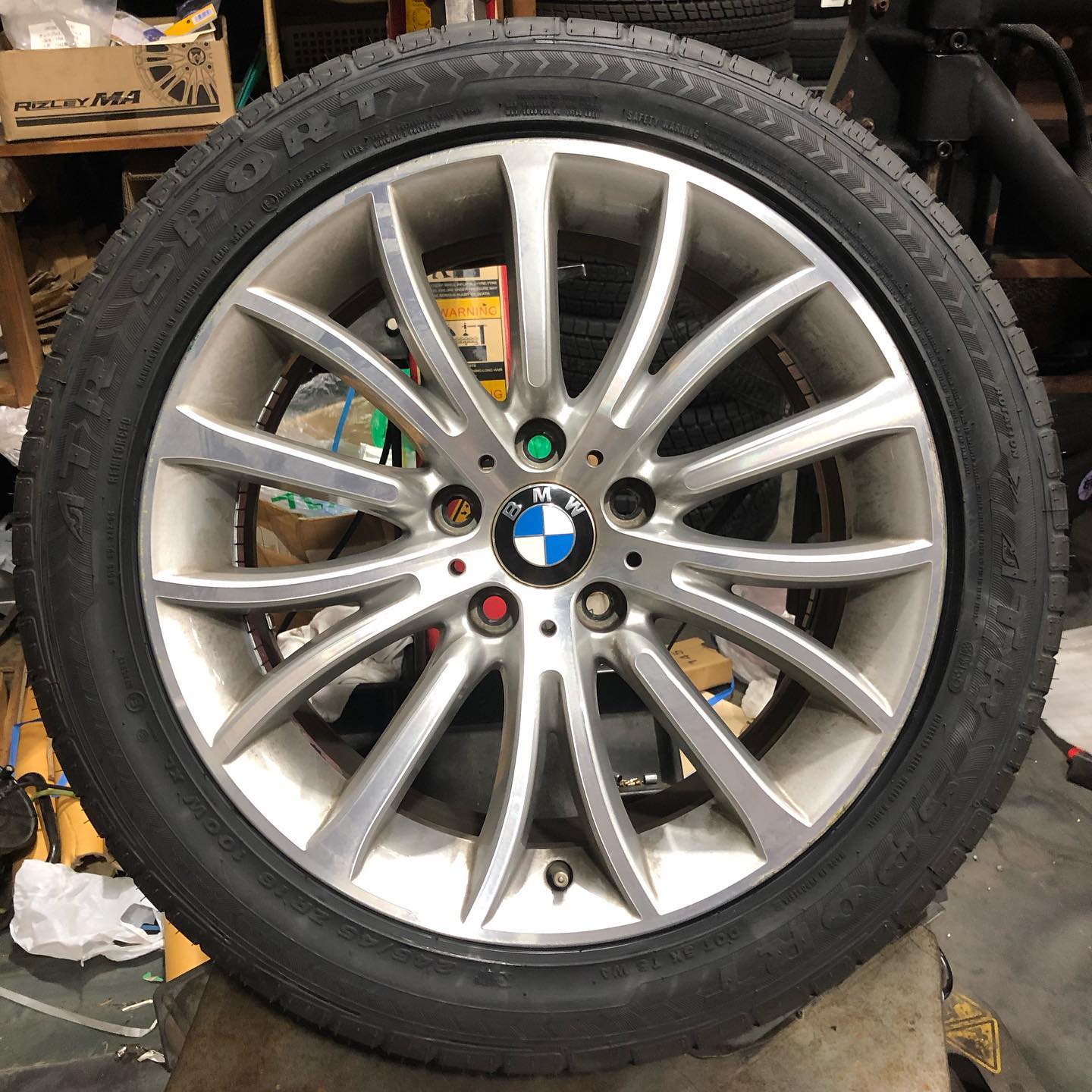 18インチ 8J 245/45R18 ホイール装着例 - CARSERVICE GRAVITY