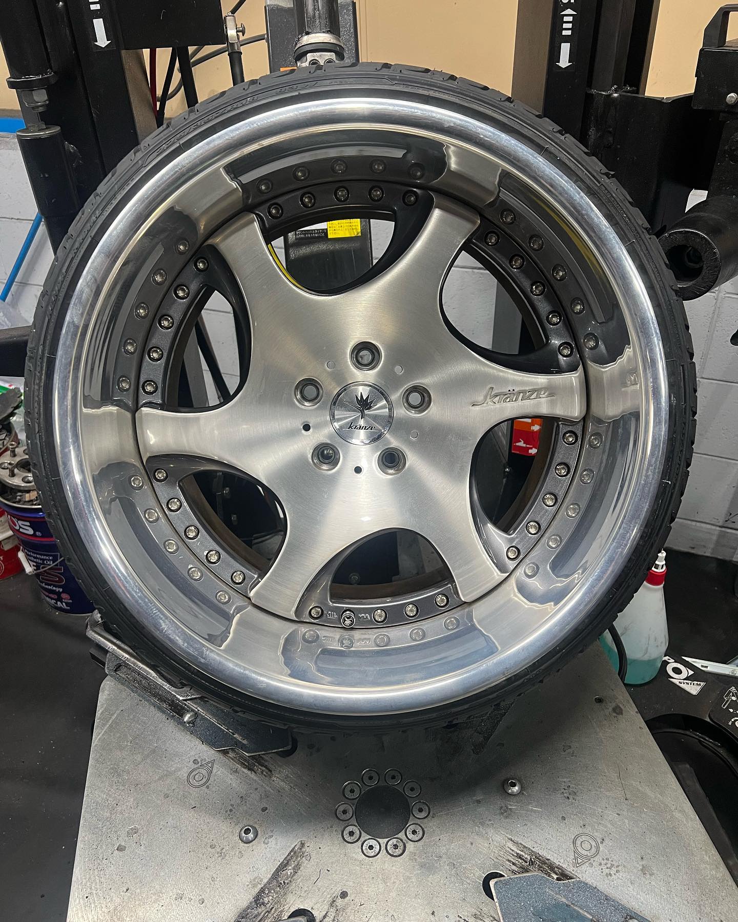 18インチ 11J 225/35R18 ホイール装着例 - CARSERVICE GRAVITY