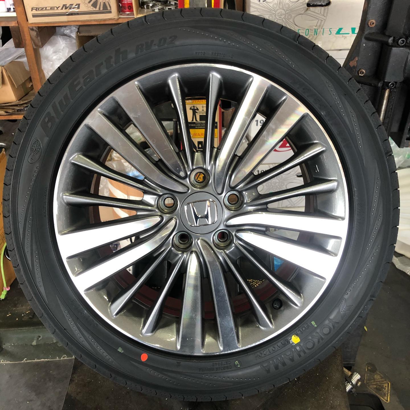17インチ 7J 215/55R17 ホイール装着例 - CARSERVICE GRAVITY