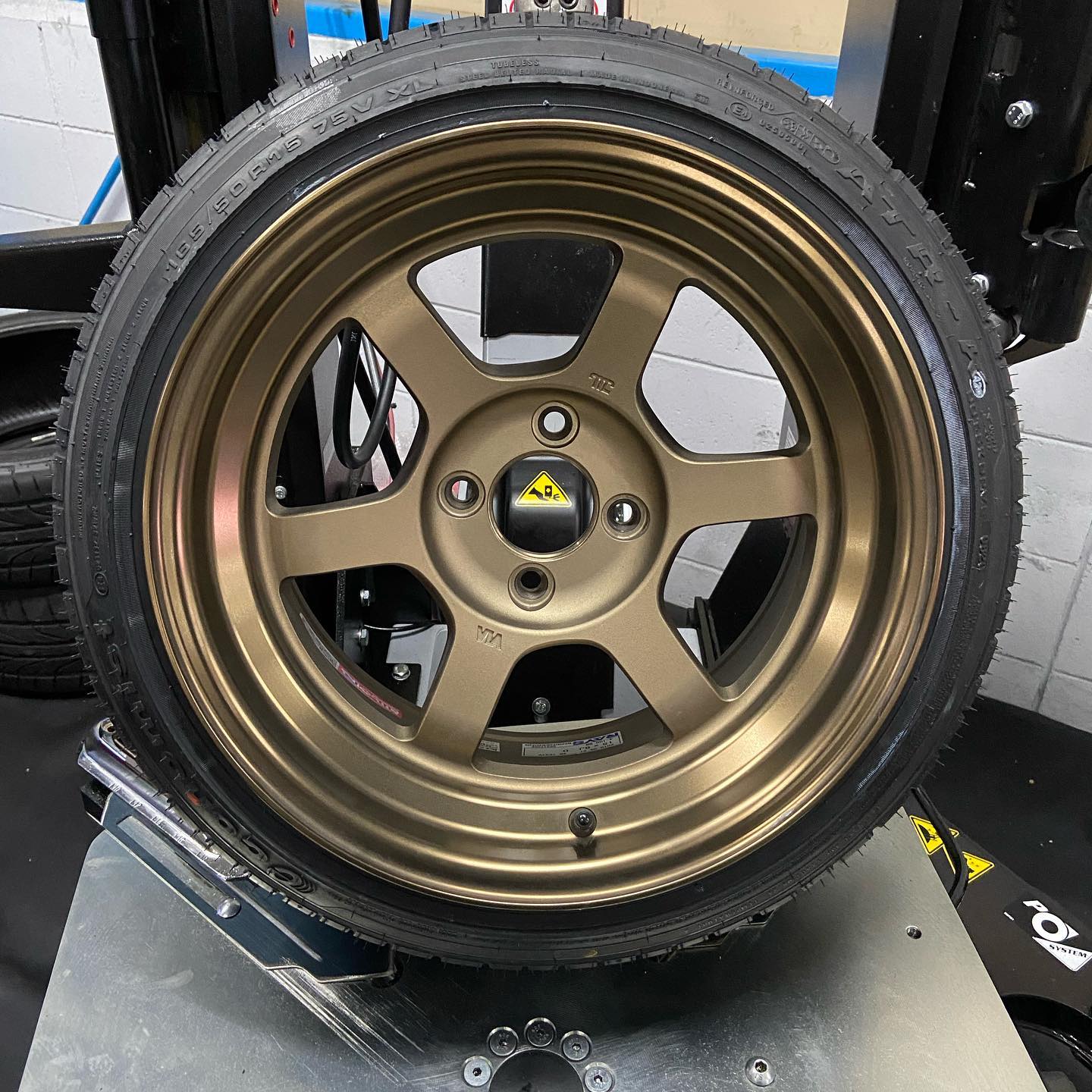 15インチ 8J 165/50R15 ホイール装着例 - CARSERVICE GRAVITY