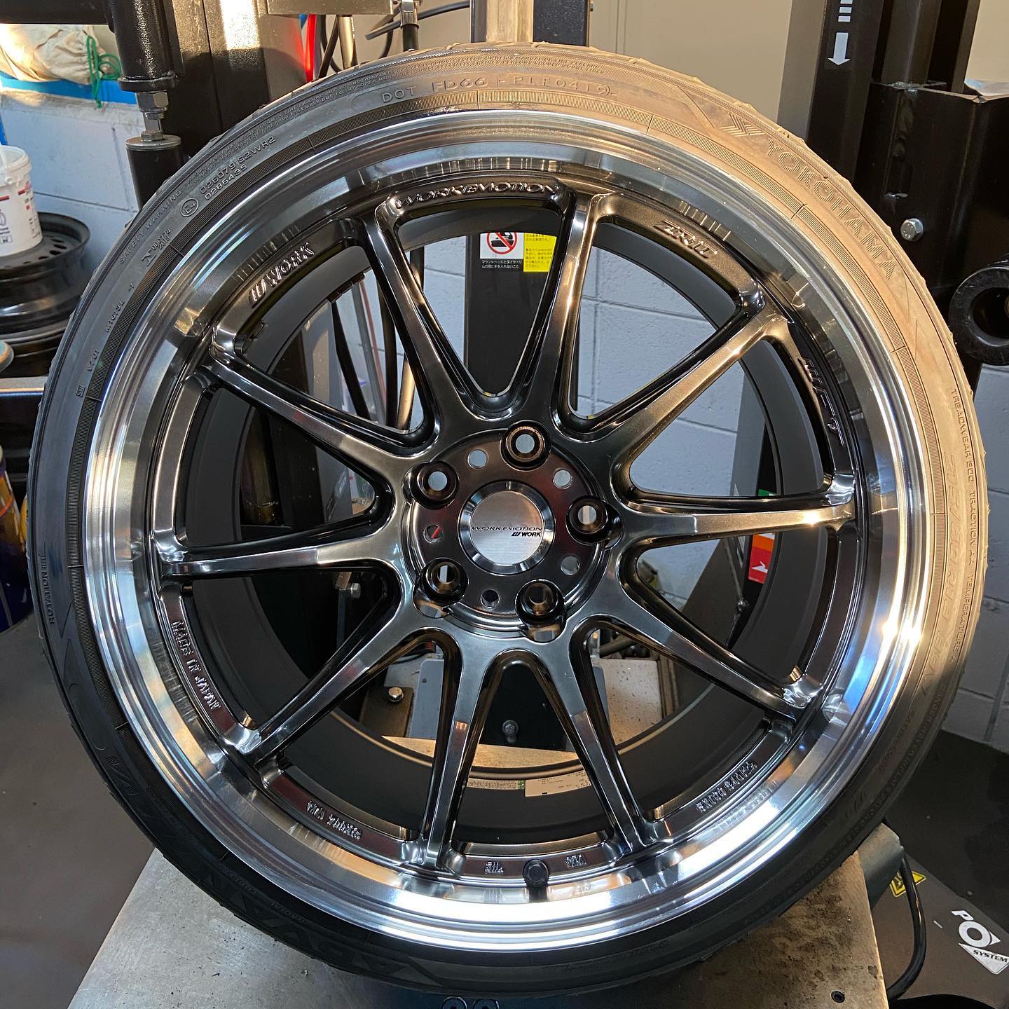 18インチ 9.5J 215/40R18 ホイール装着例 - CARSERVICE GRAVITY