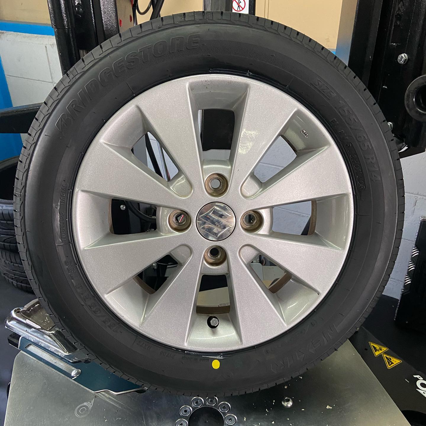 14インチ 4.5J 155/65R14 ホイール装着例 - CARSERVICE GRAVITY