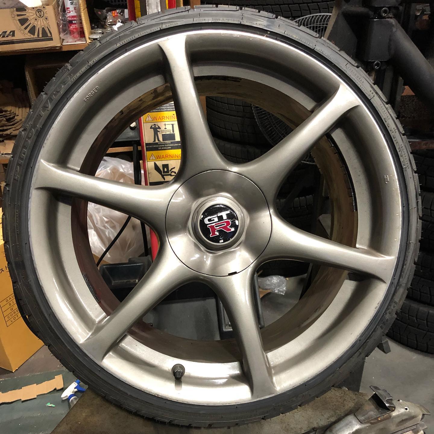 18インチ 9J 215/35R18 ホイール装着例 - CARSERVICE GRAVITY