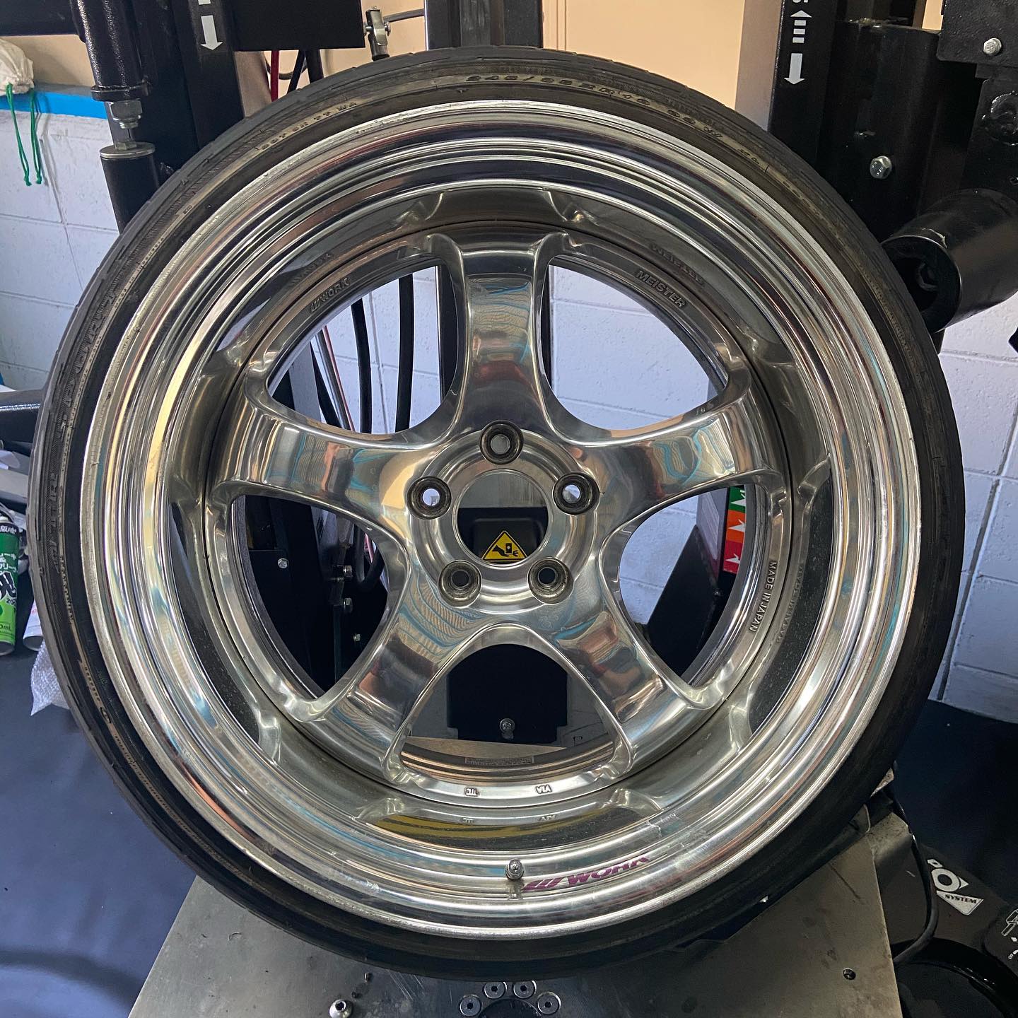 19インチ 11J 245/35R19 ホイール装着例 - CARSERVICE GRAVITY