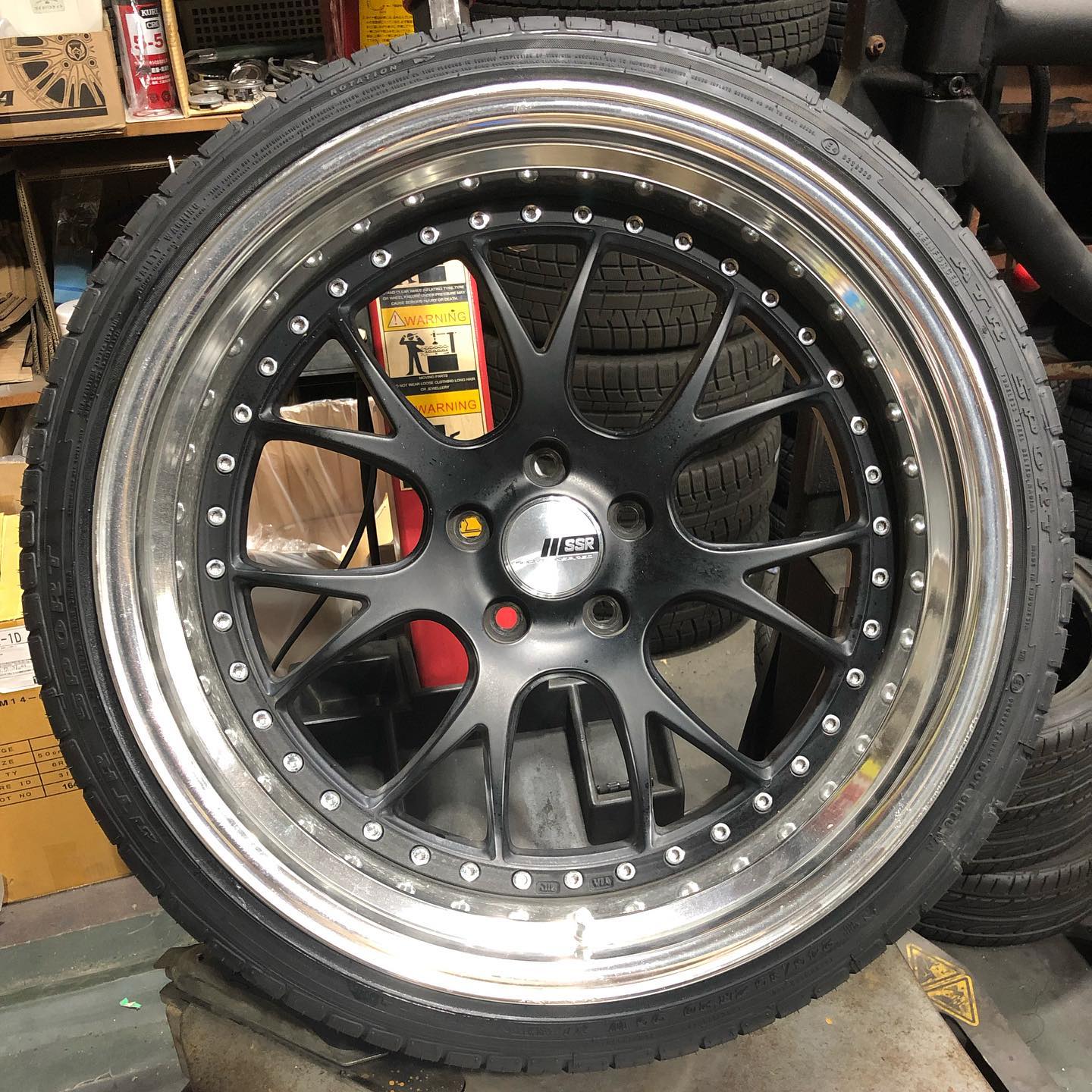 20インチ 10J 245/35R20 ホイール装着例 - CARSERVICE GRAVITY