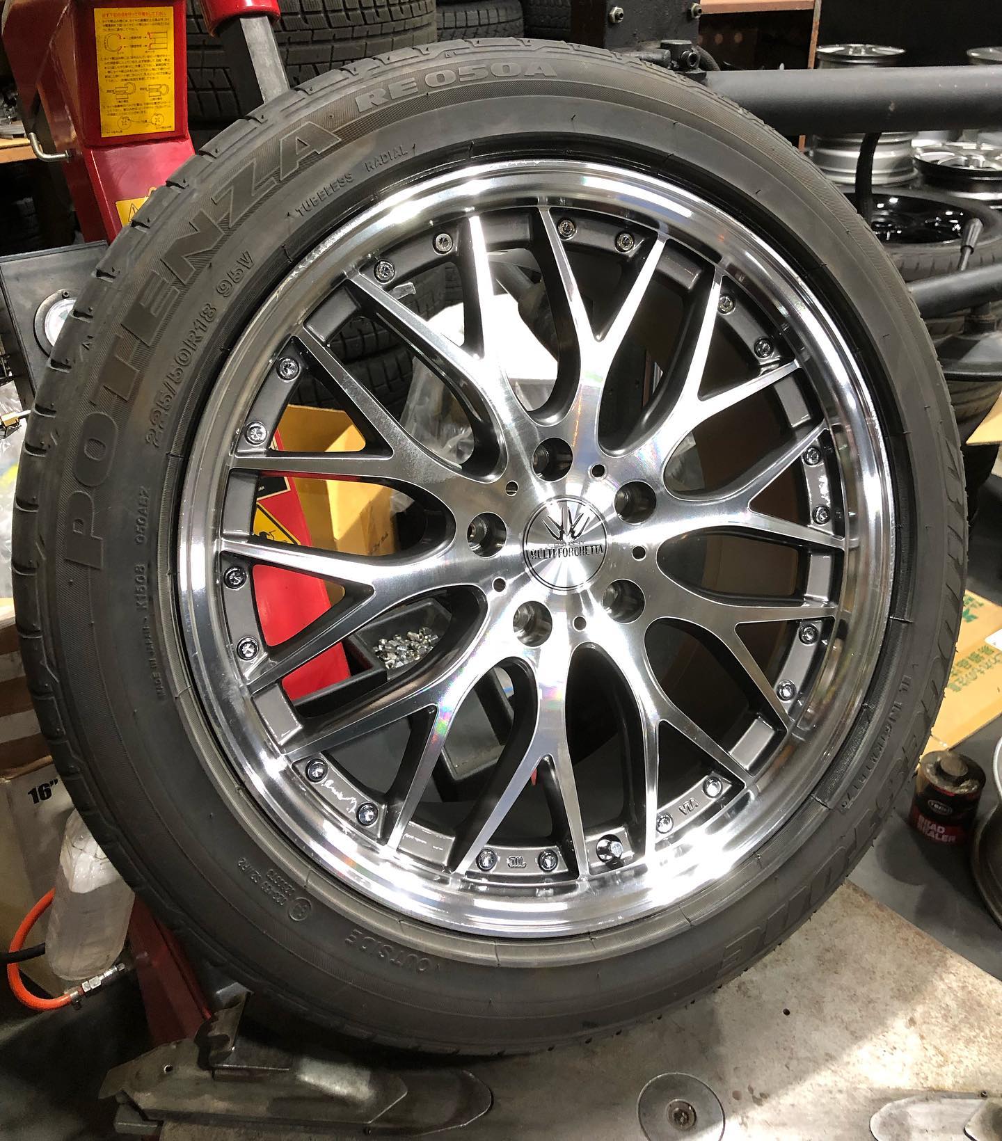 18インチ 8J 225/50R18 ホイール装着例 - CARSERVICE GRAVITY