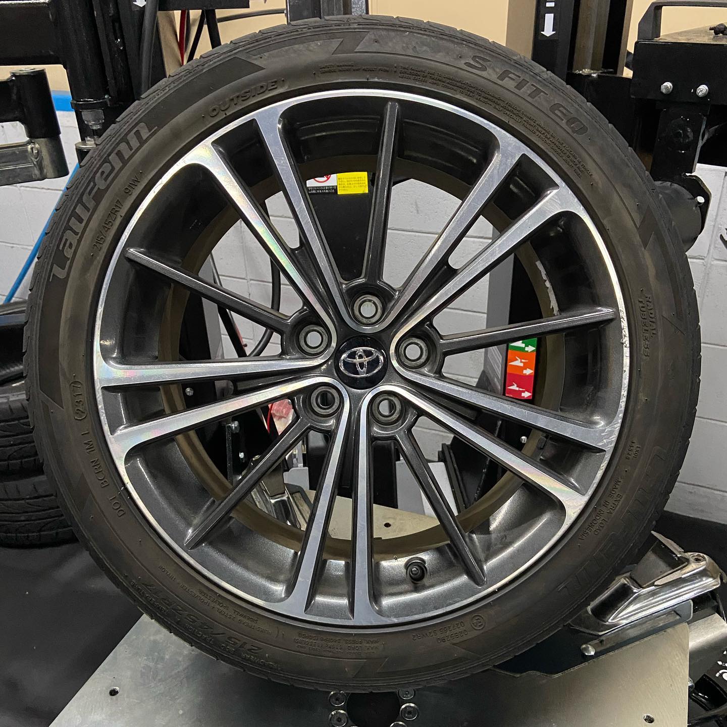 17インチ 7J 215/45R17 ホイール装着例 - CARSERVICE GRAVITY