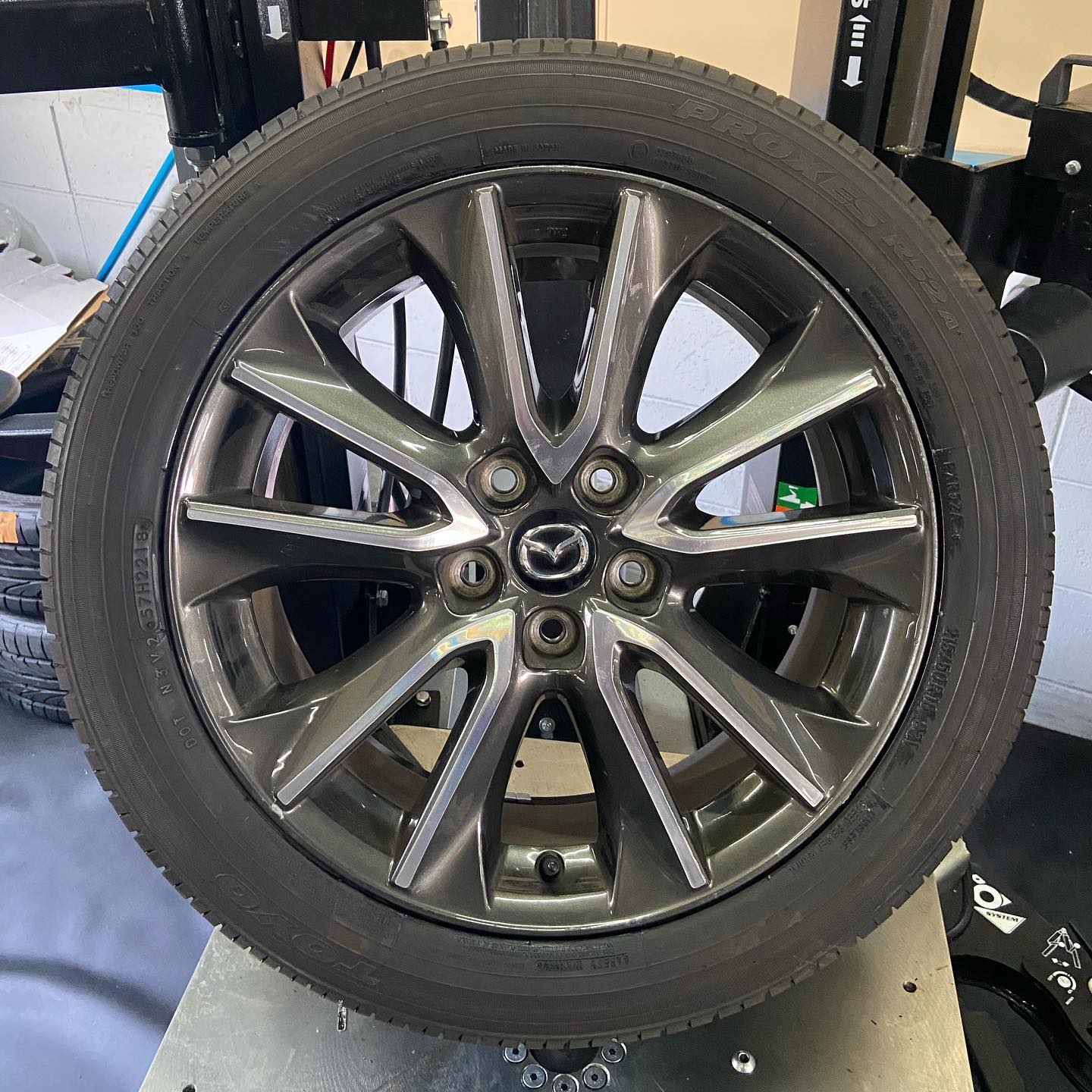 18インチ 7J 215/50R18 ホイール装着例 - CARSERVICE GRAVITY