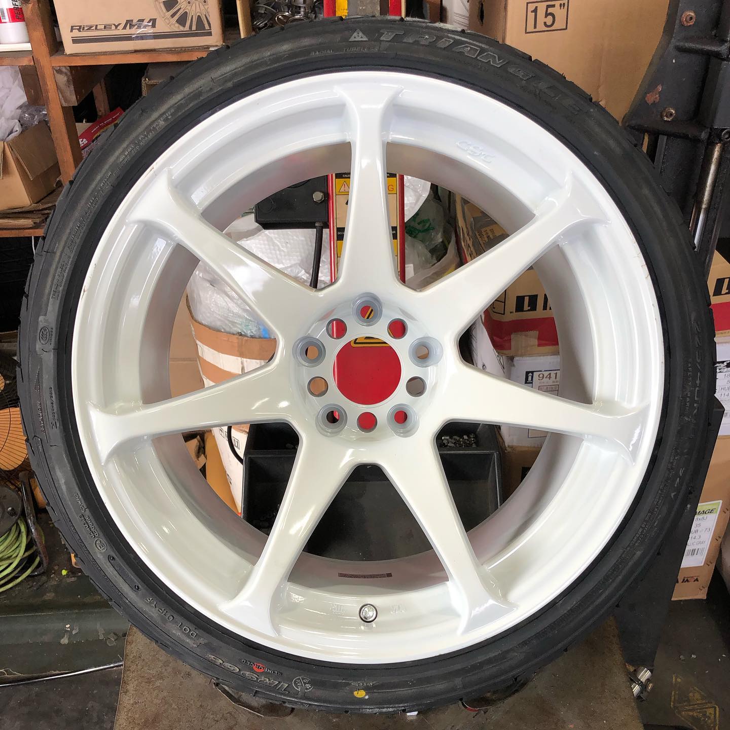 18インチ 9.5J 225/40R18 ホイール装着例 - CARSERVICE GRAVITY