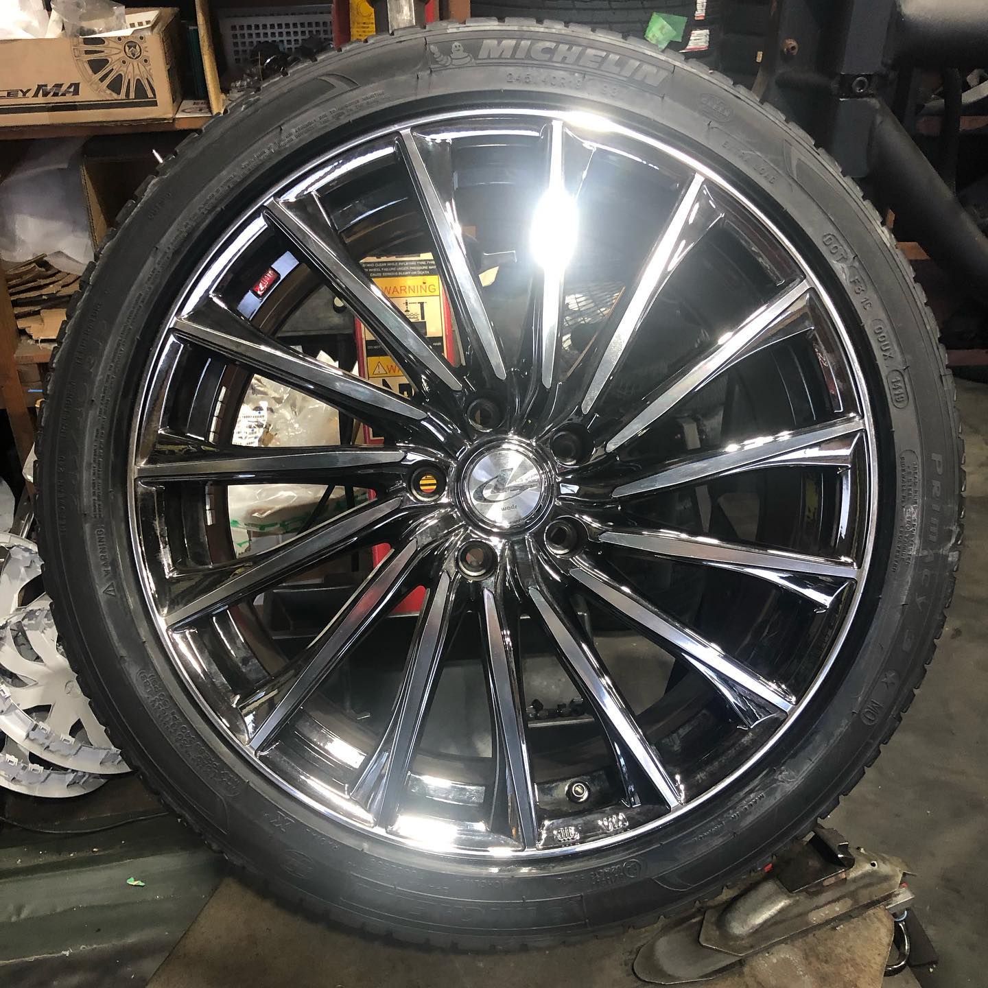 19インチ 8J 245/40R19 ホイール装着例 - CARSERVICE GRAVITY