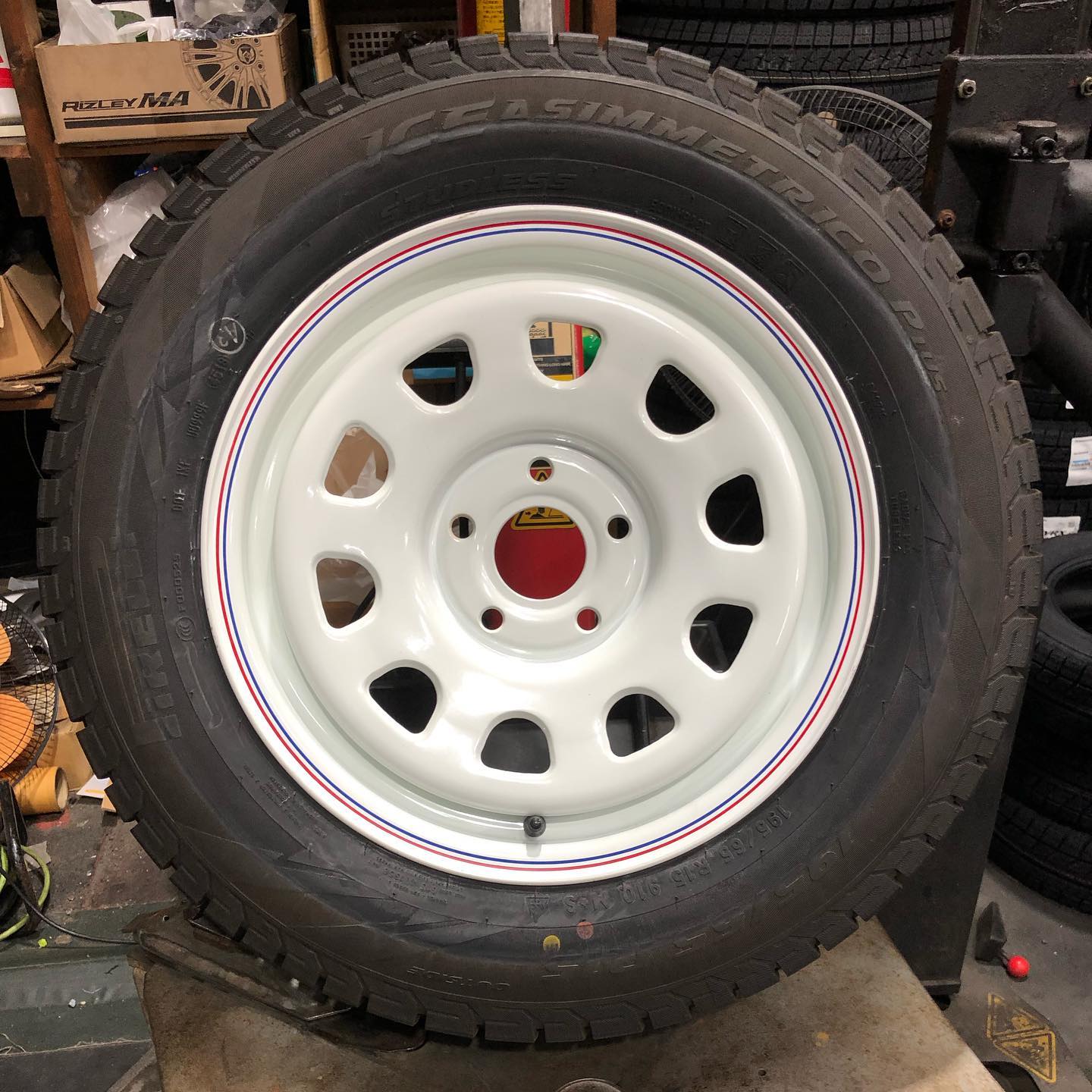 15インチ 6J 195/65R15 ホイール装着例 - CARSERVICE GRAVITY