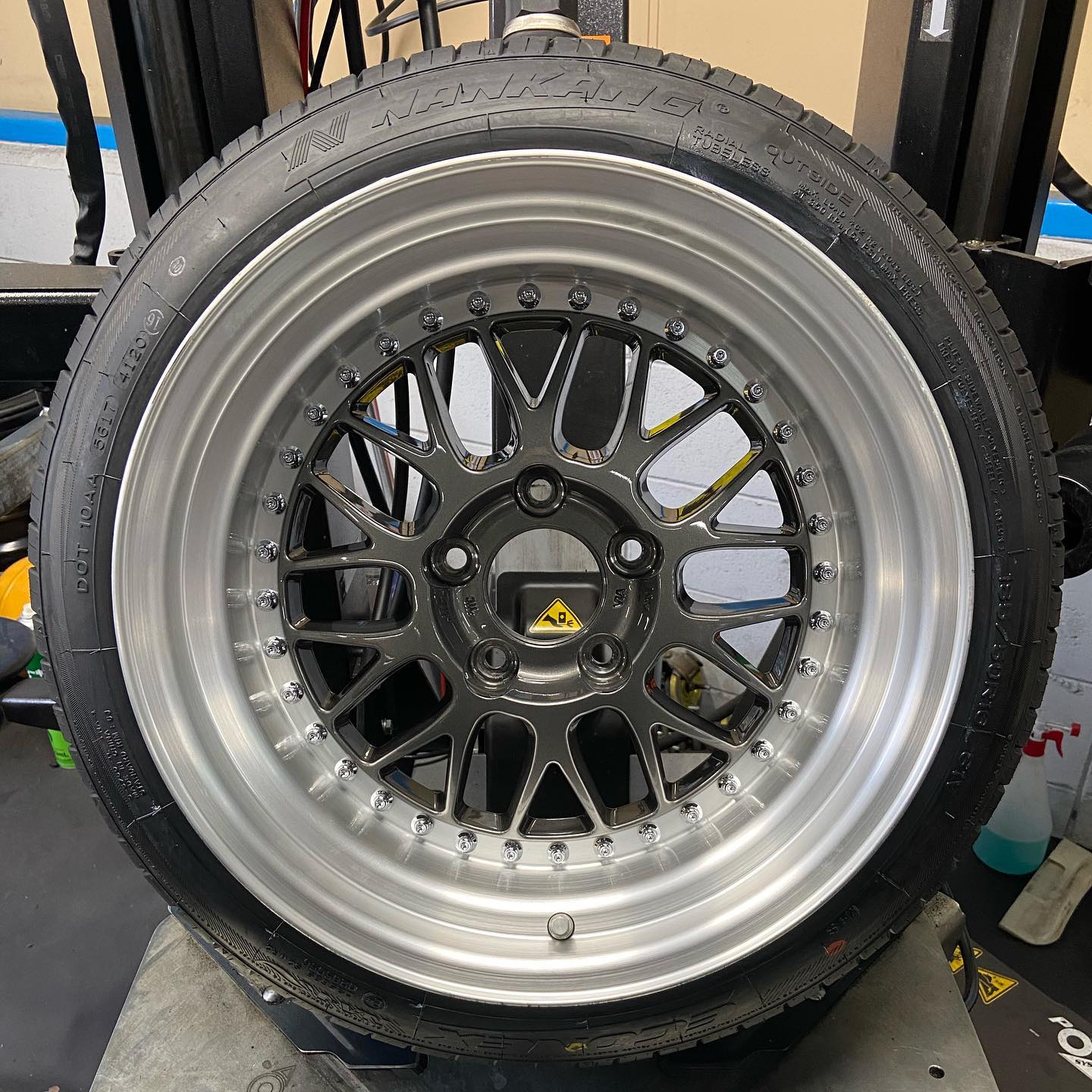 16インチ 9.5J 185/50R16 ホイール装着例 - CARSERVICE GRAVITY