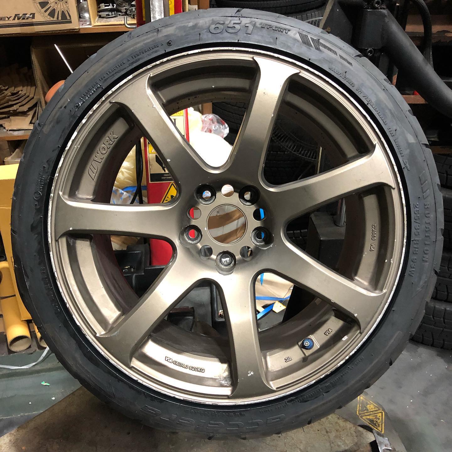 18インチ 9.5J 265/35R18 ホイール装着例 - CARSERVICE GRAVITY