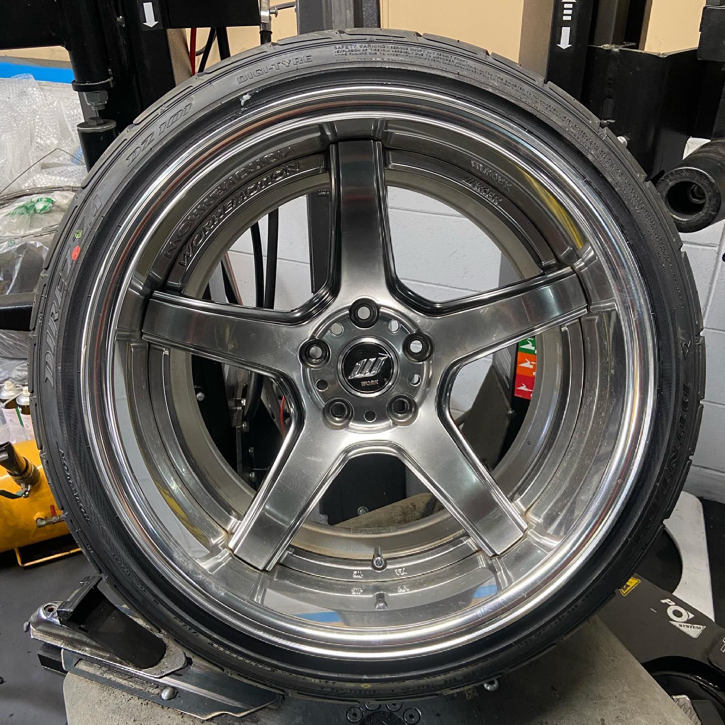 18インチ 10.5J 235/40R18 ホイール装着例 - CARSERVICE GRAVITY