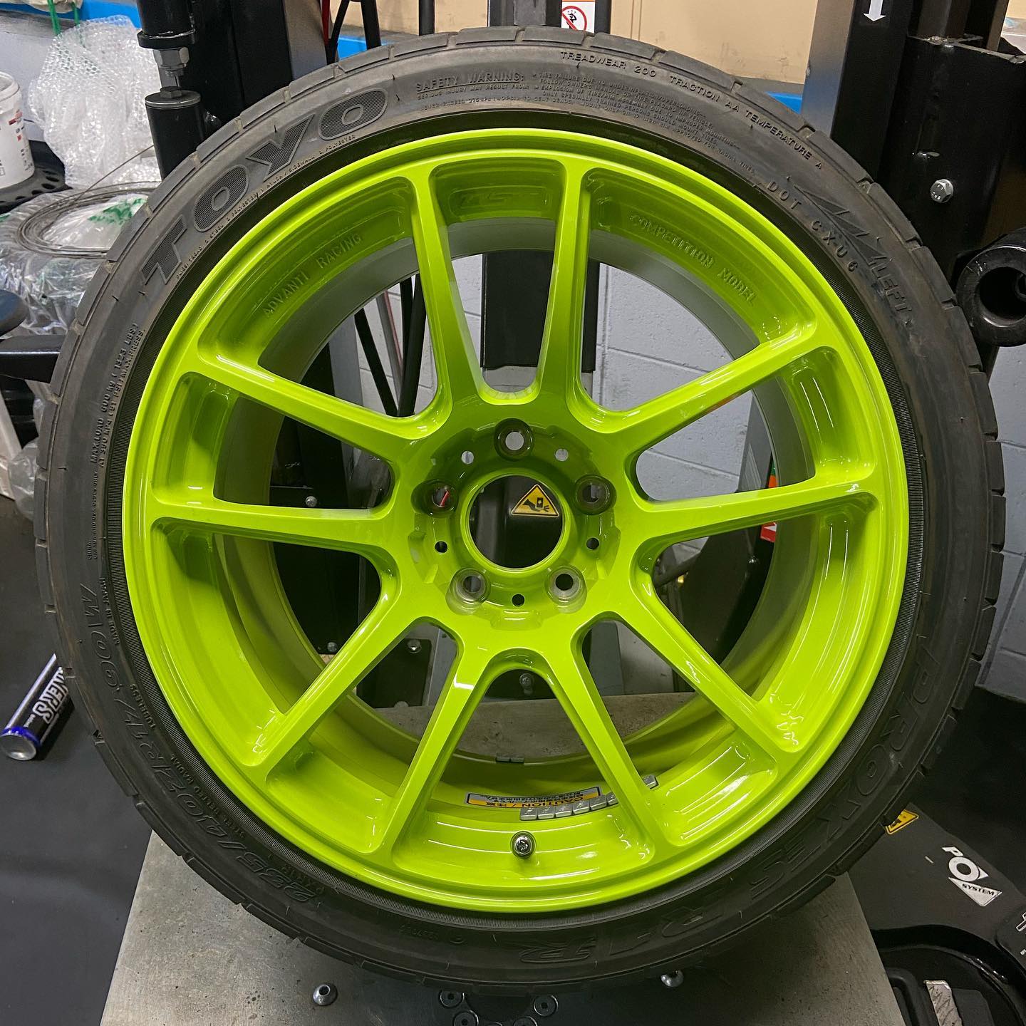 17インチ 9.5J 235/40R17 ホイール装着例 - CARSERVICE GRAVITY