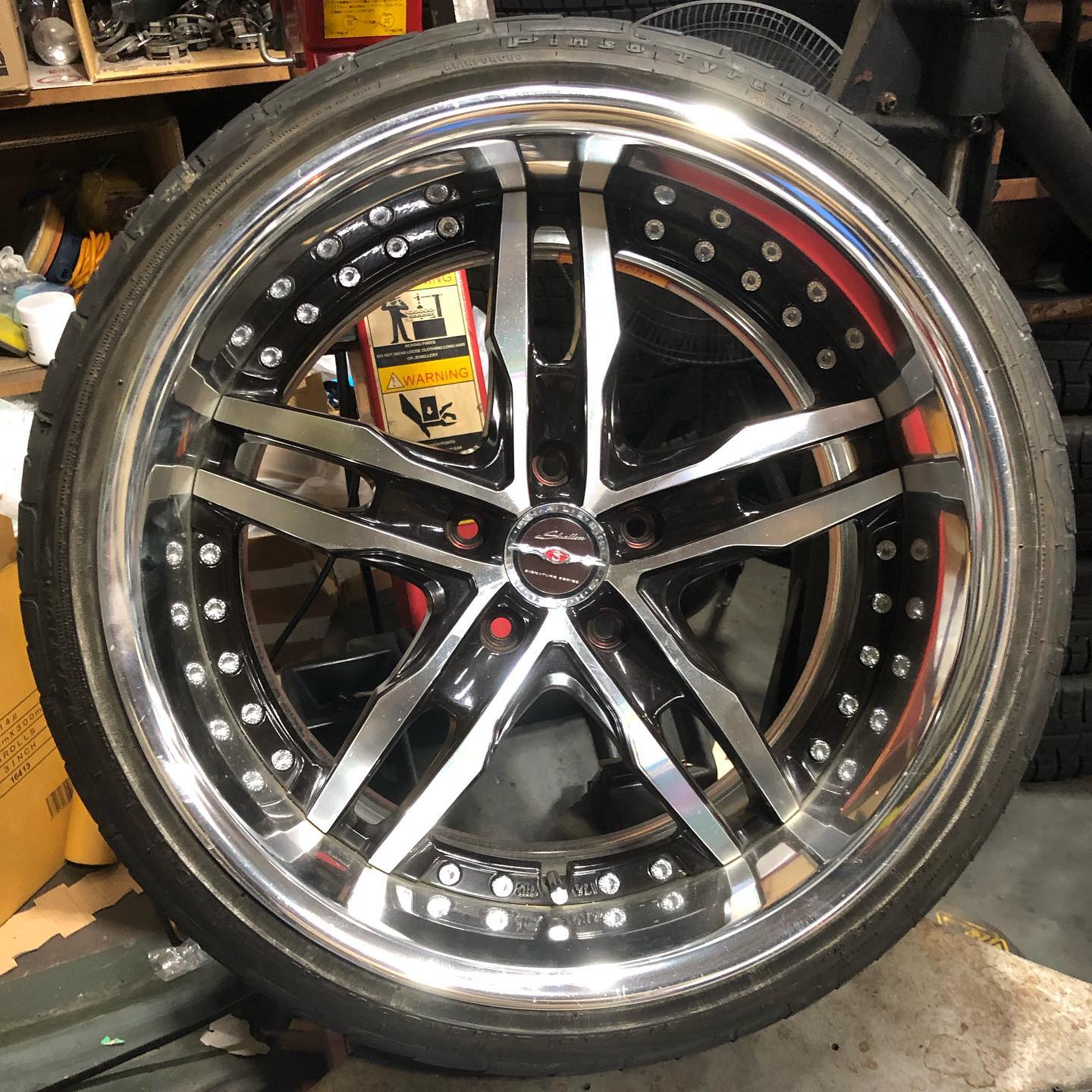 18インチ 9.5J 215/40R18 ホイール装着例 - CARSERVICE GRAVITY