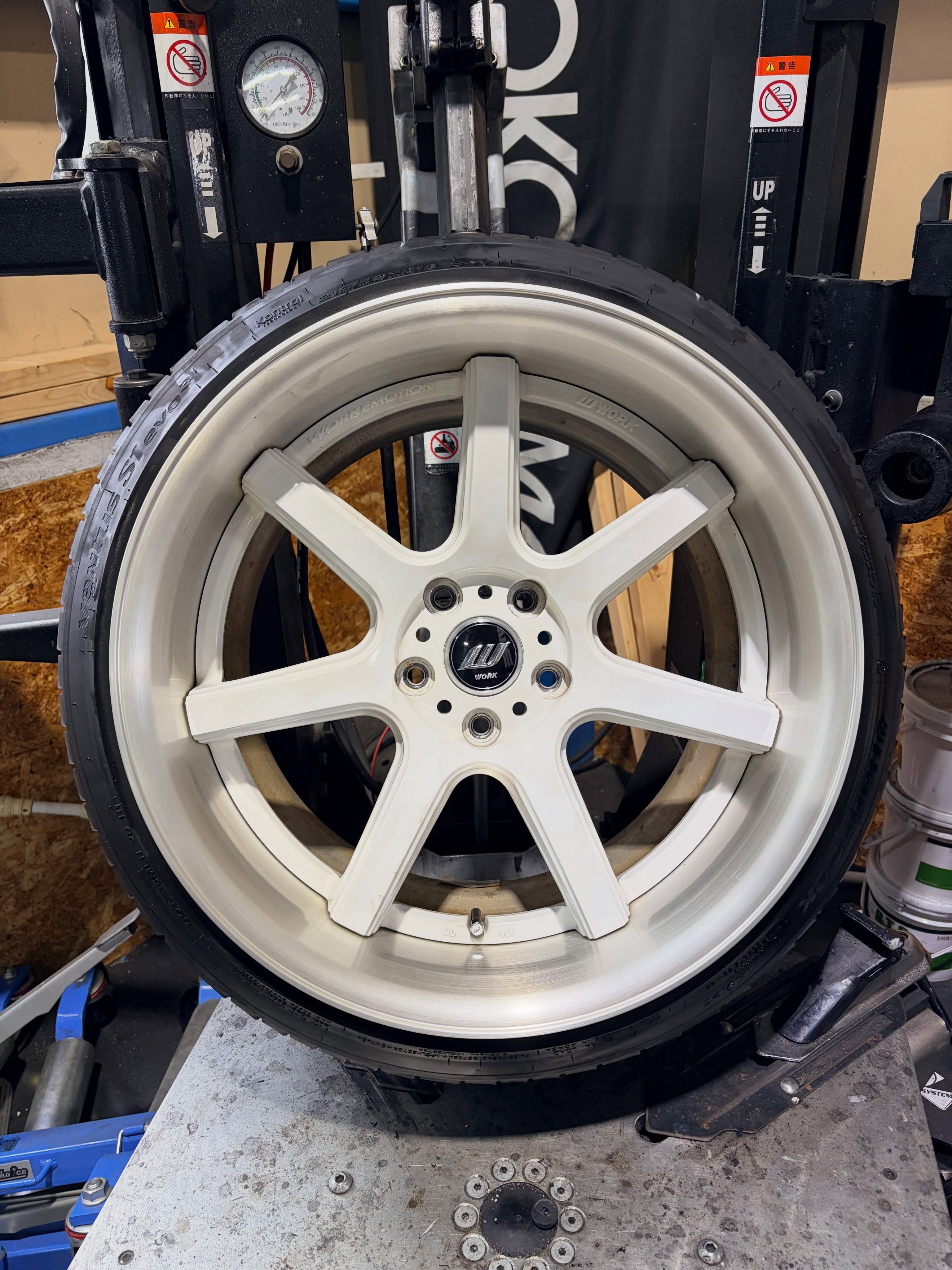 18インチ 10.5J 215/40R18 ホイール装着例 - CARSERVICE GRAVITY