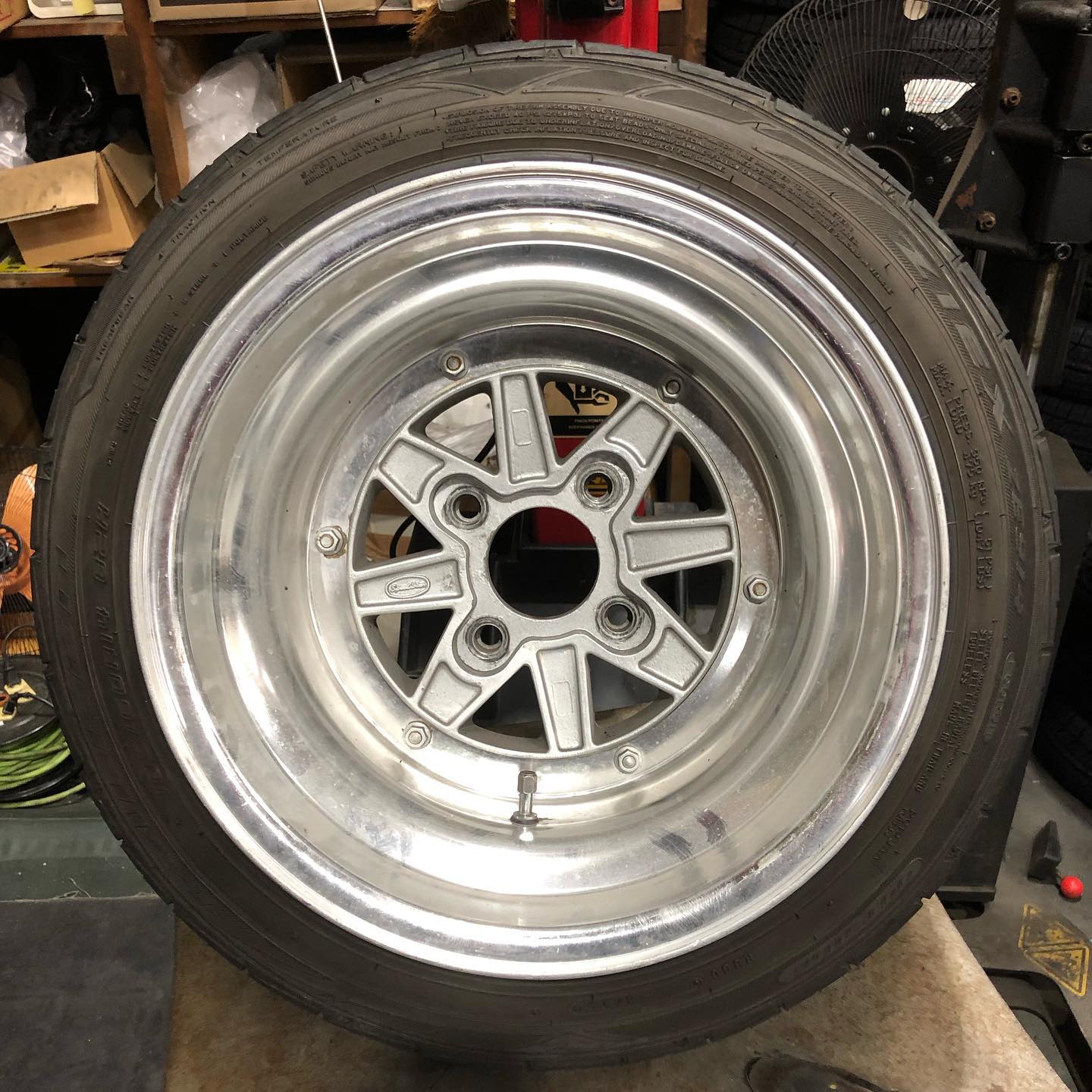 14インチ 11J 185/60R14 ホイール装着例 - CARSERVICE GRAVITY