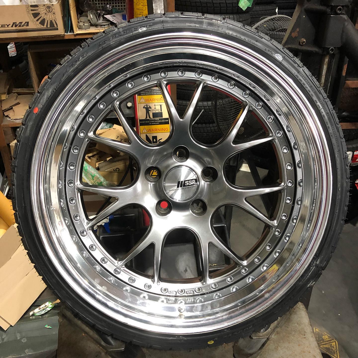 19インチ 10J 235/35R19 ホイール装着例 - CARSERVICE GRAVITY