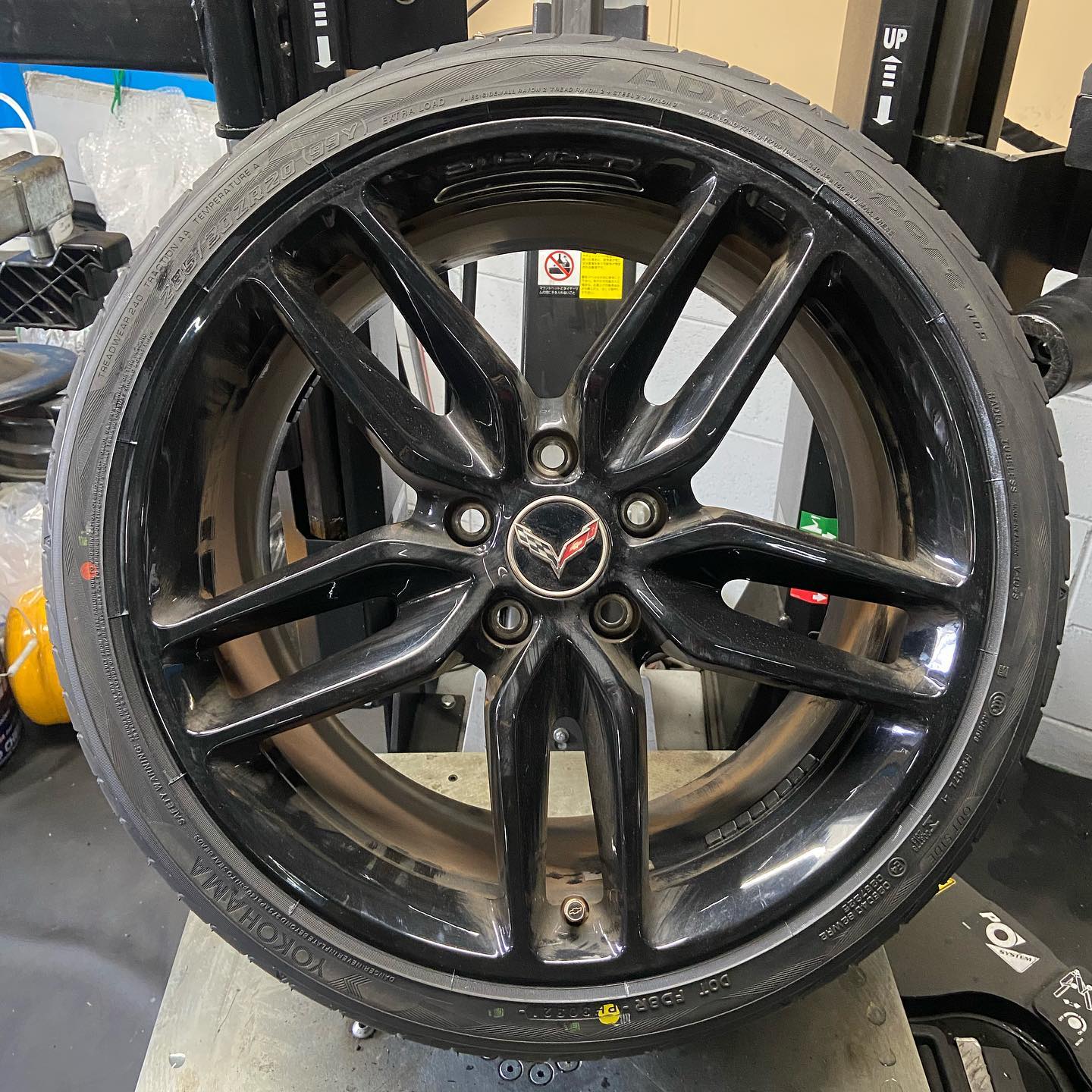 20インチ 10J 285/30R20 ホイール装着例 - CARSERVICE GRAVITY