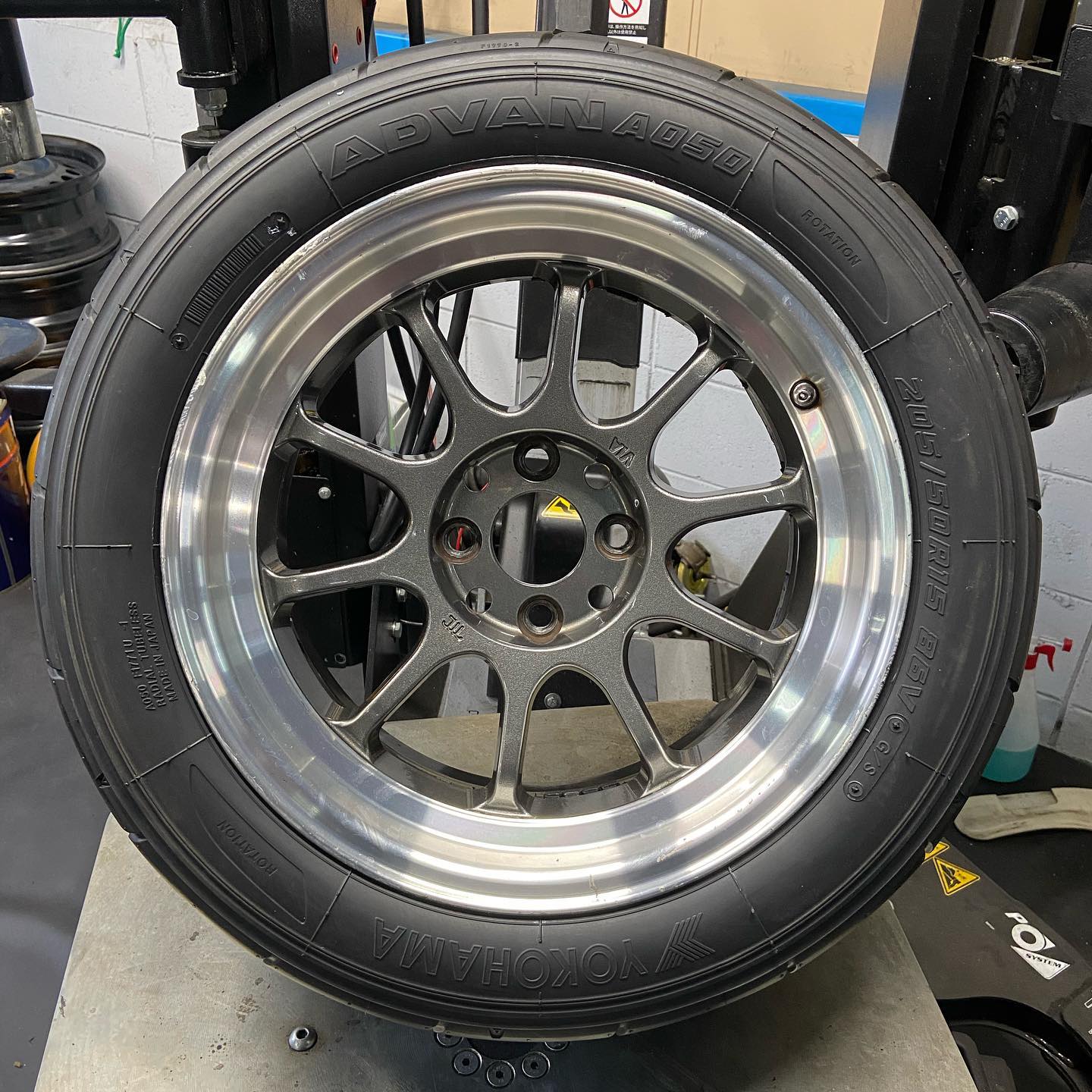 15インチ 7.5J 205/50R15 ホイール装着例 - CARSERVICE GRAVITY