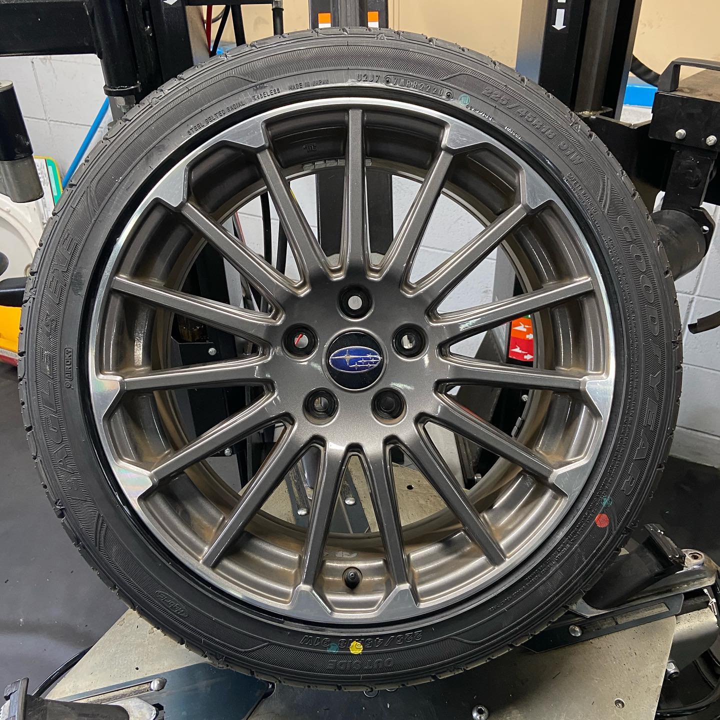 18インチ 7.5J 225/45R18 ホイール装着例 - CARSERVICE GRAVITY