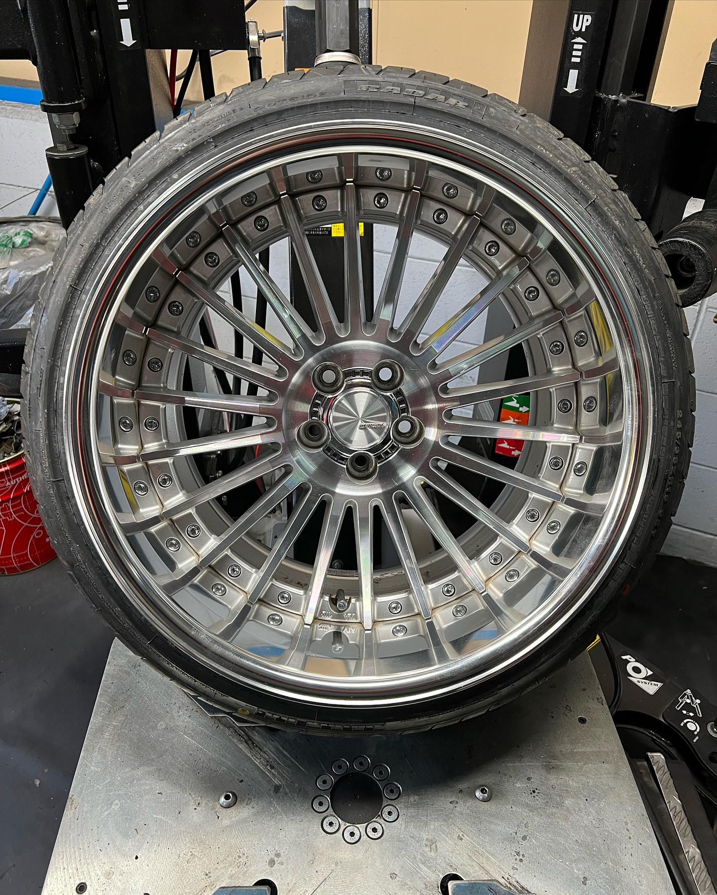 18インチ 11J 245/35R18 ホイール装着例 - CARSERVICE GRAVITY