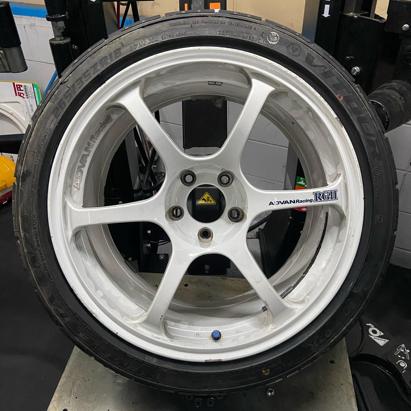 18インチ 10J 265/35R18 ホイール装着例 - CARSERVICE GRAVITY