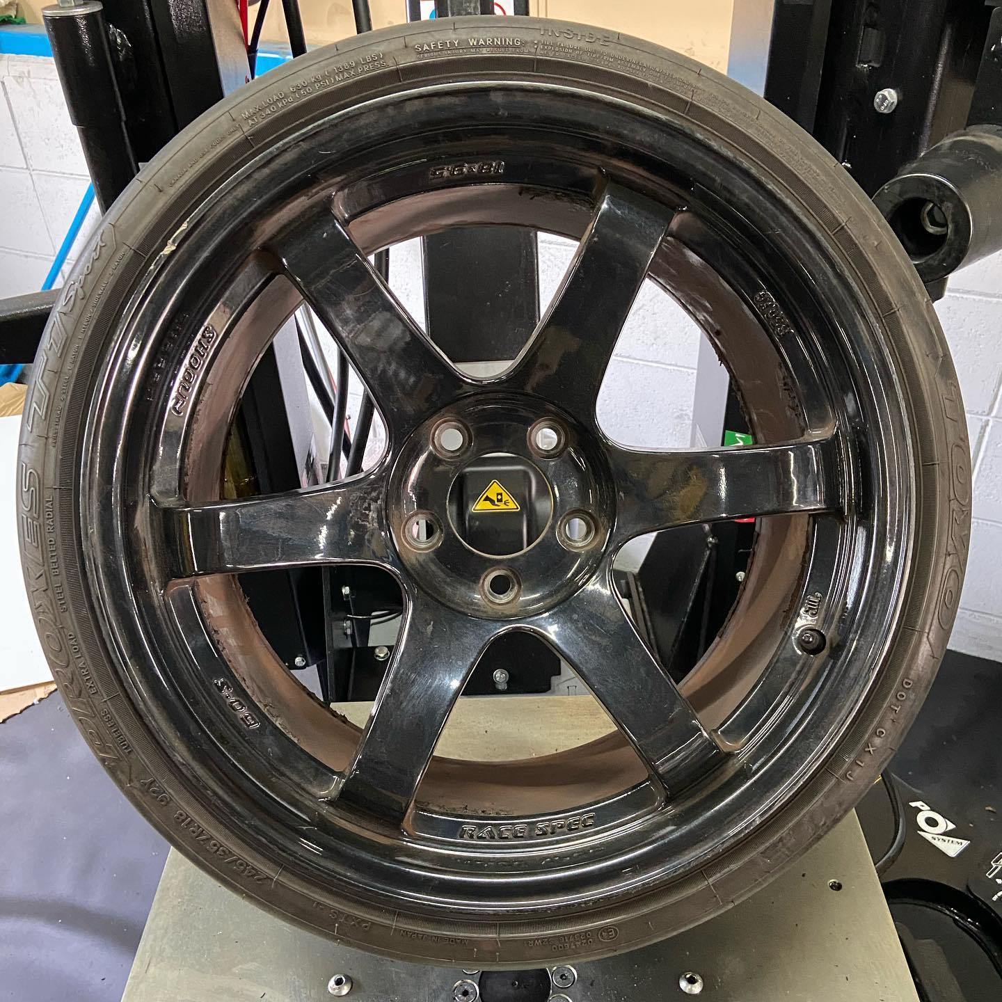 18インチ 9.5J 245/35R18 ホイール装着例 - CARSERVICE GRAVITY