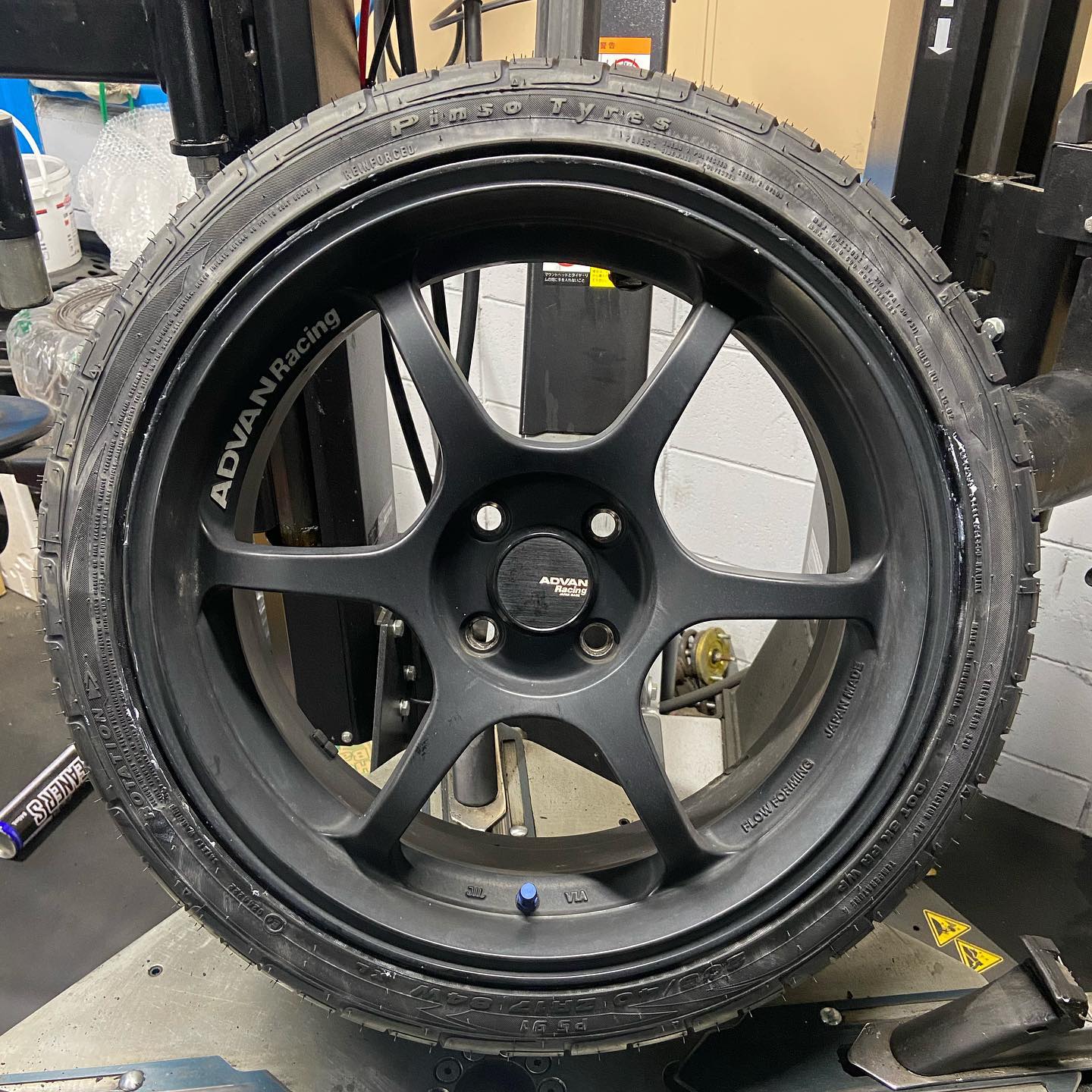 17インチ 7J 205/40R17 ホイール装着例 - CARSERVICE GRAVITY