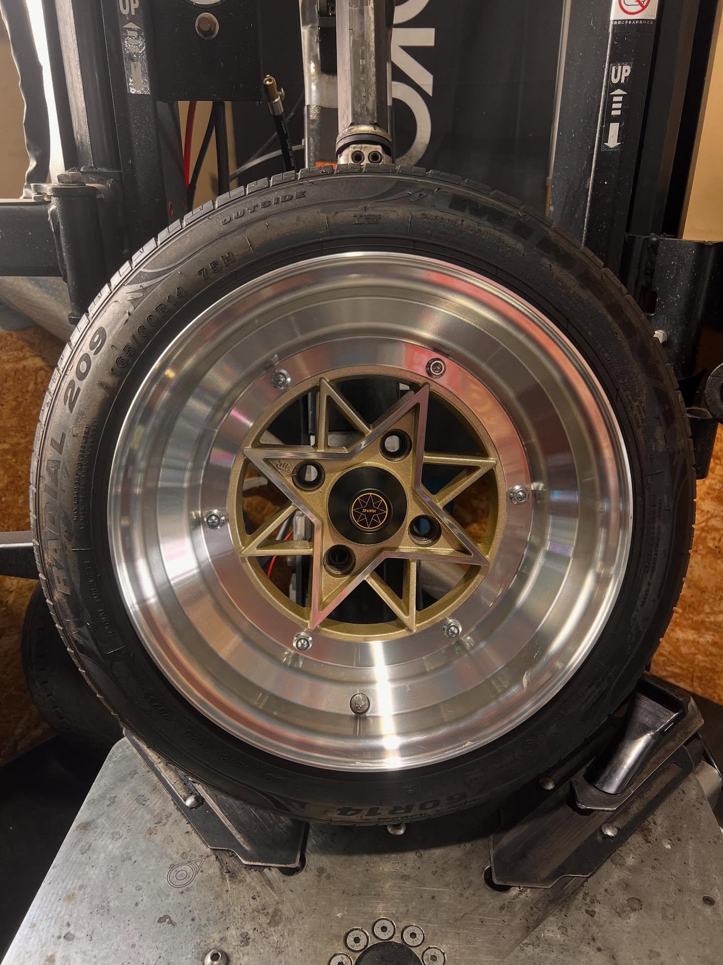 15インチ 8J 165/60R15 ホイール装着例 - CARSERVICE GRAVITY