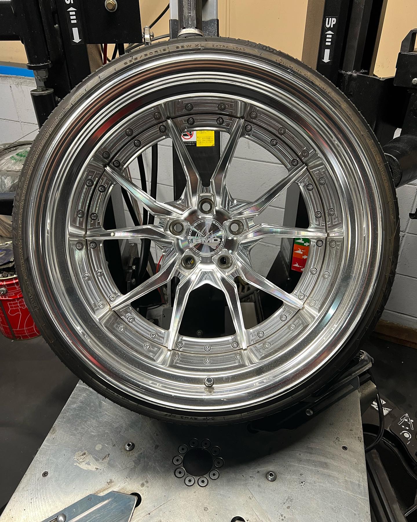 19インチ 12J 265/30R19 ホイール装着例 - CARSERVICE GRAVITY