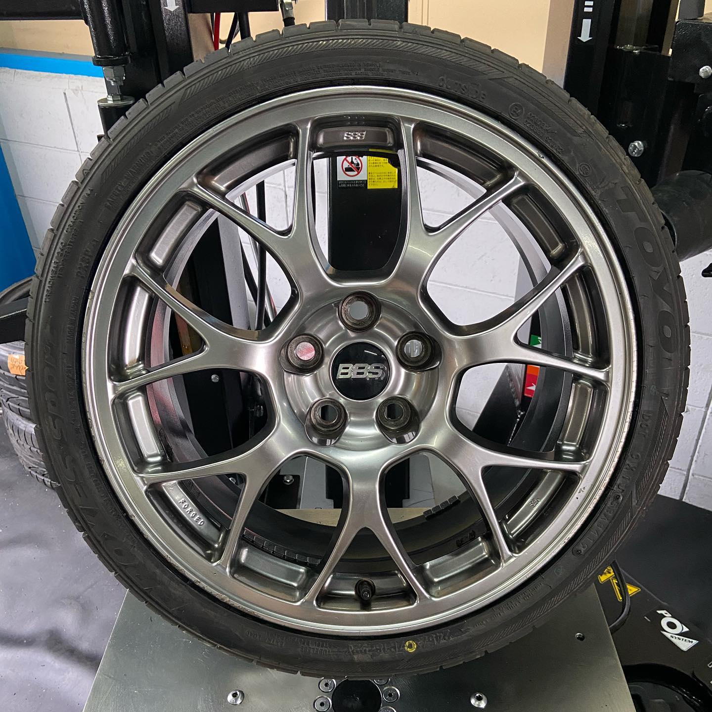 18インチ 8.5J 245/35R18 ホイール装着例 - CARSERVICE GRAVITY