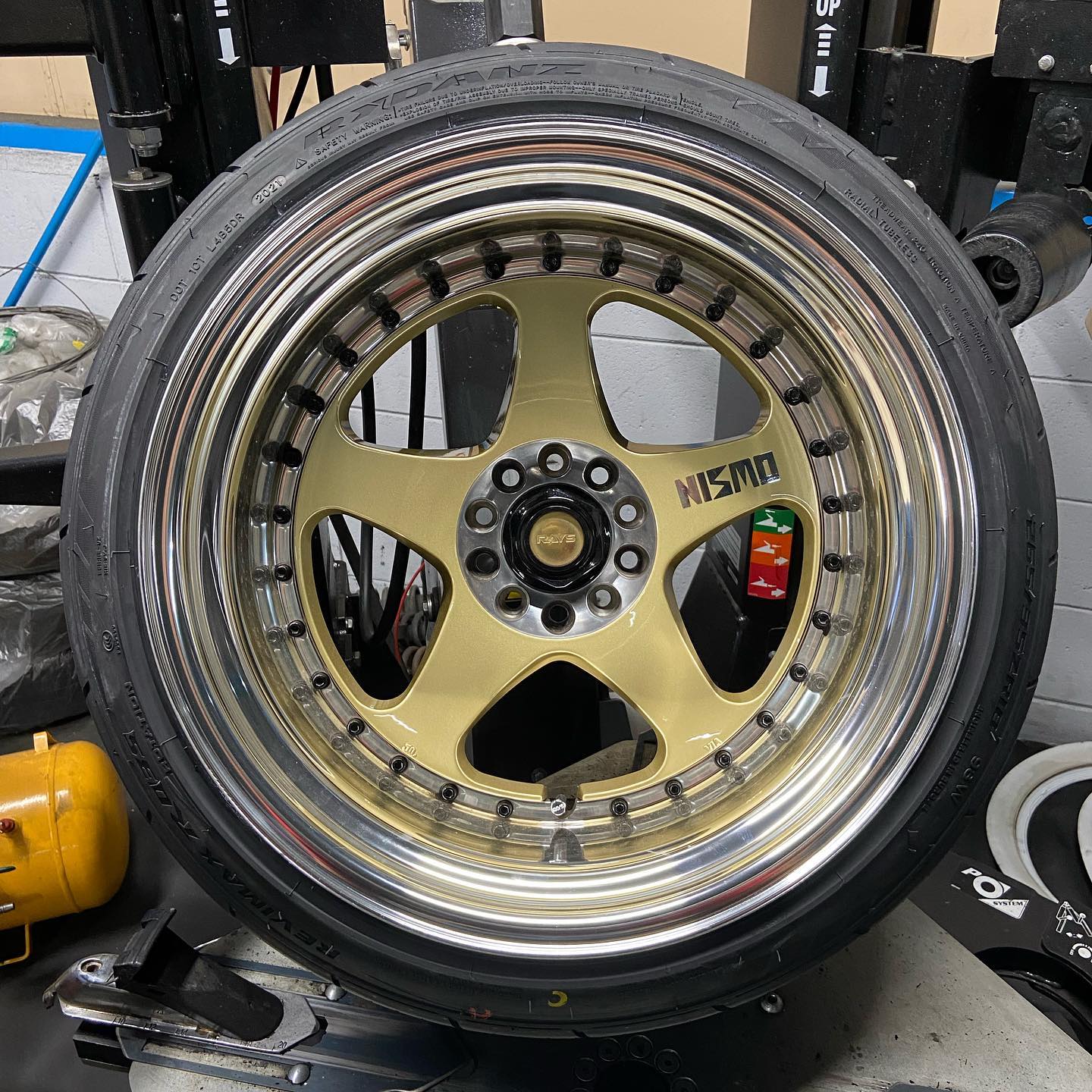 18インチ 11.5J 265/35R18 ホイール装着例 - CARSERVICE GRAVITY