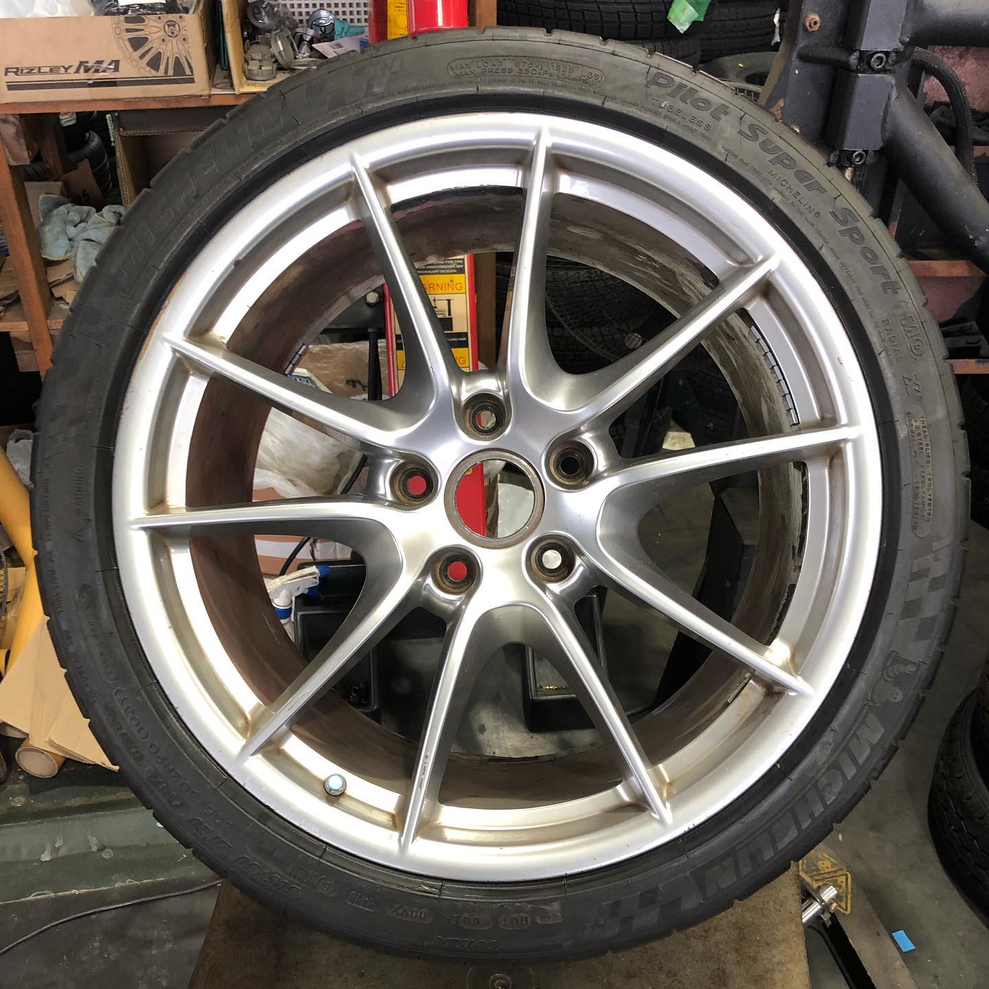 20インチ 11J 305/30R20 ホイール装着例 - CARSERVICE GRAVITY