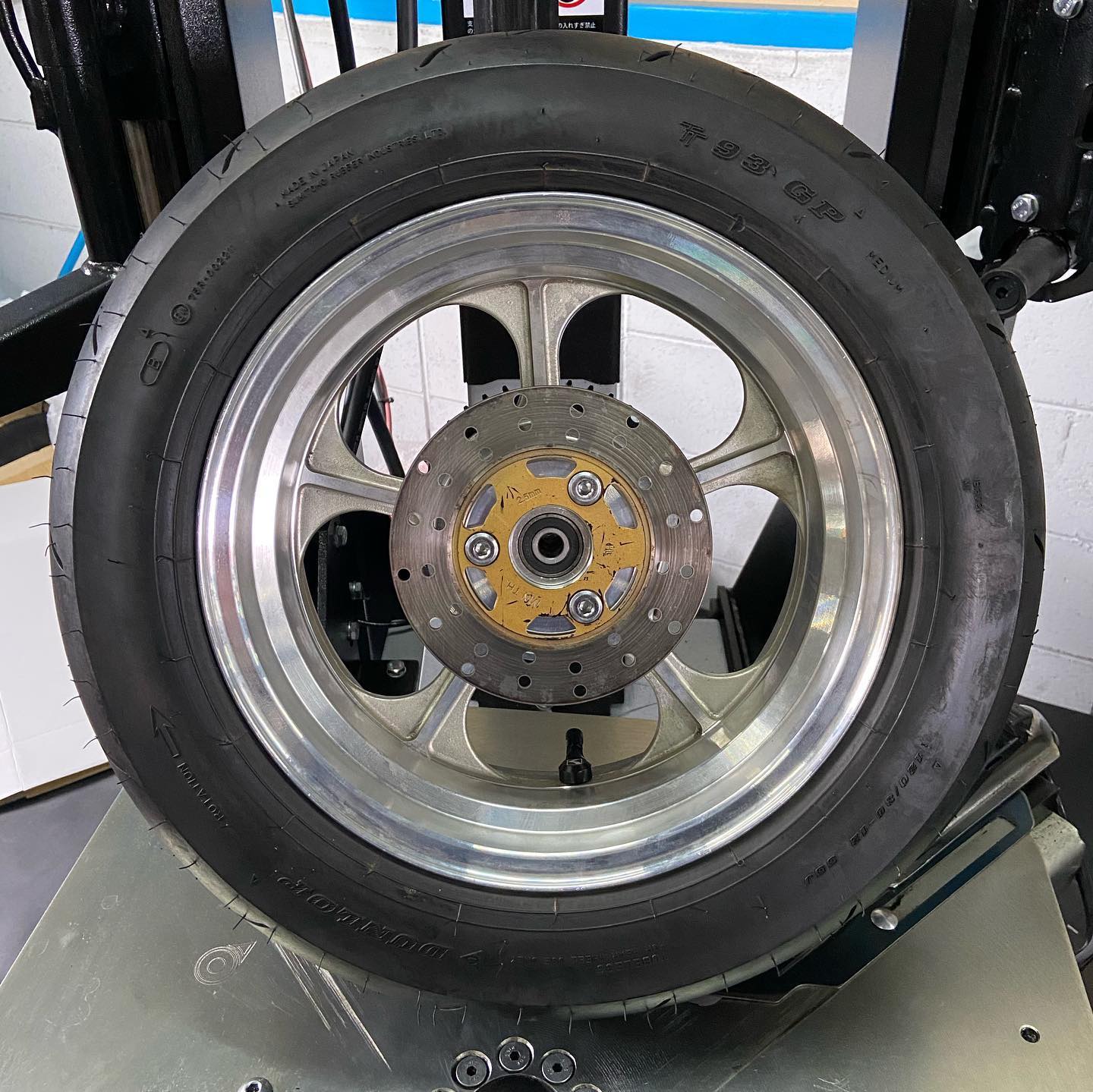 12インチ 120/80R12 ホイール装着例 - CARSERVICE GRAVITY