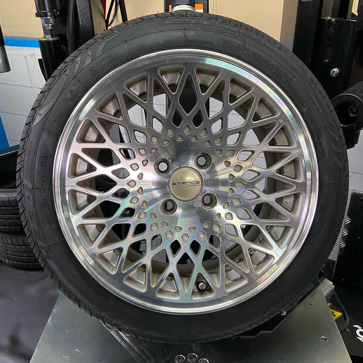 15インチ 8J 175/55R15 ホイール装着例 - CARSERVICE GRAVITY