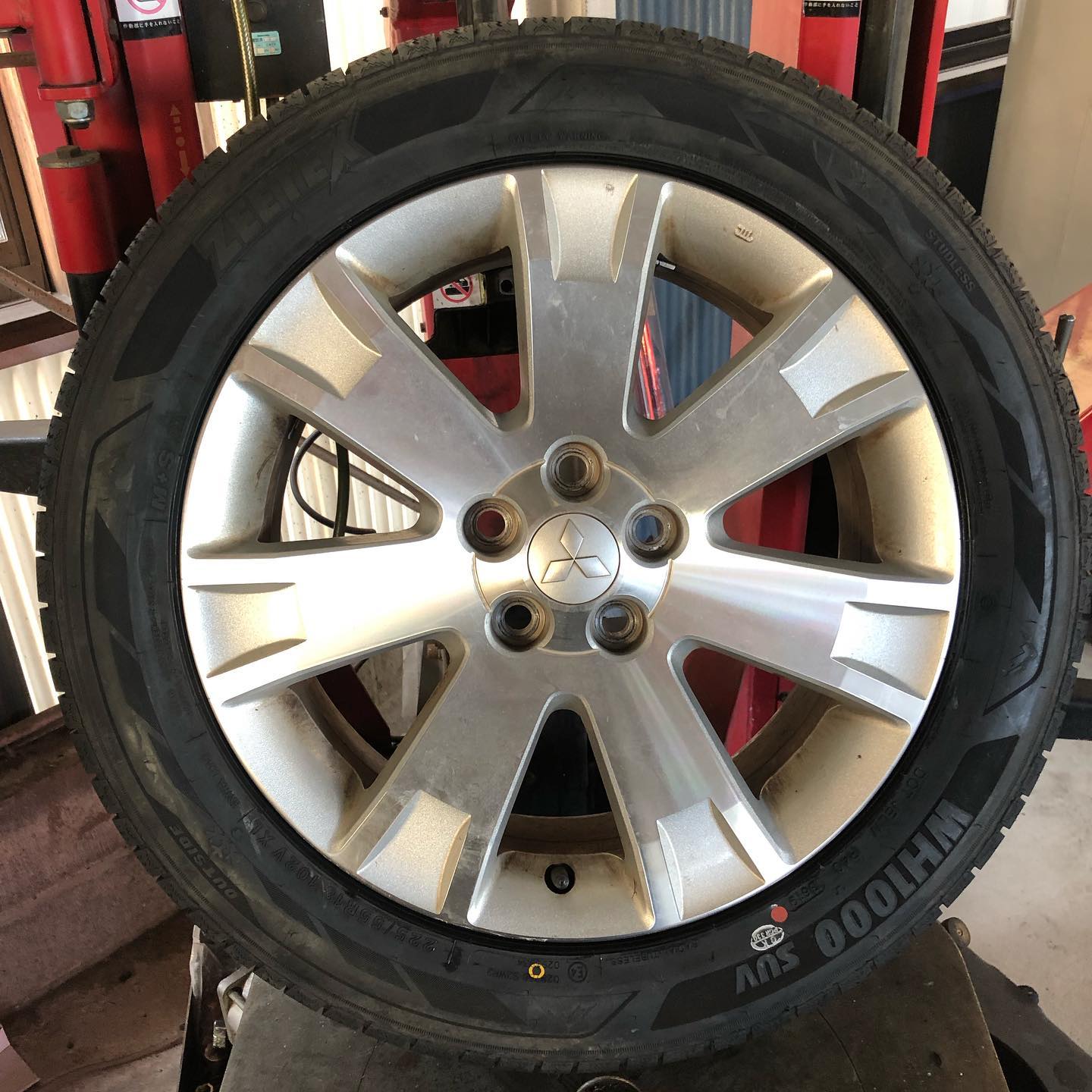 18インチ 7J 225/55R18 ホイール装着例 - CARSERVICE GRAVITY