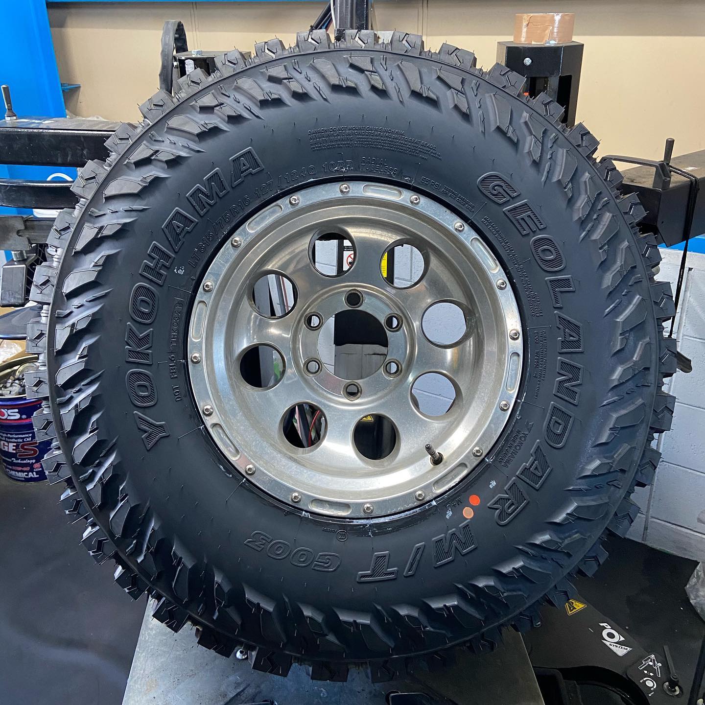 16インチ 10J 315/75R16 ホイール装着例 - CARSERVICE GRAVITY