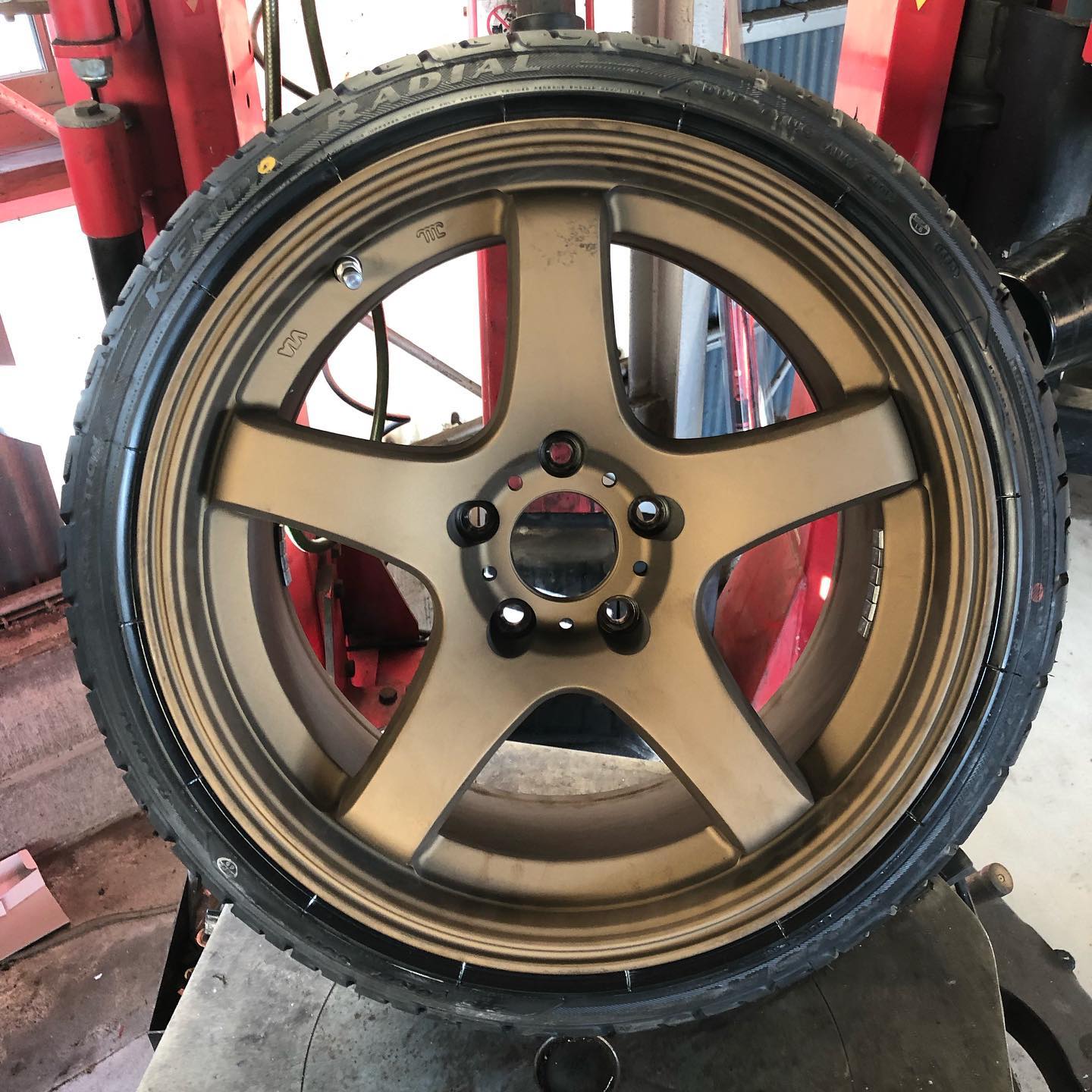 17インチ 9.5J 215/40R17 ホイール装着例 - CARSERVICE GRAVITY