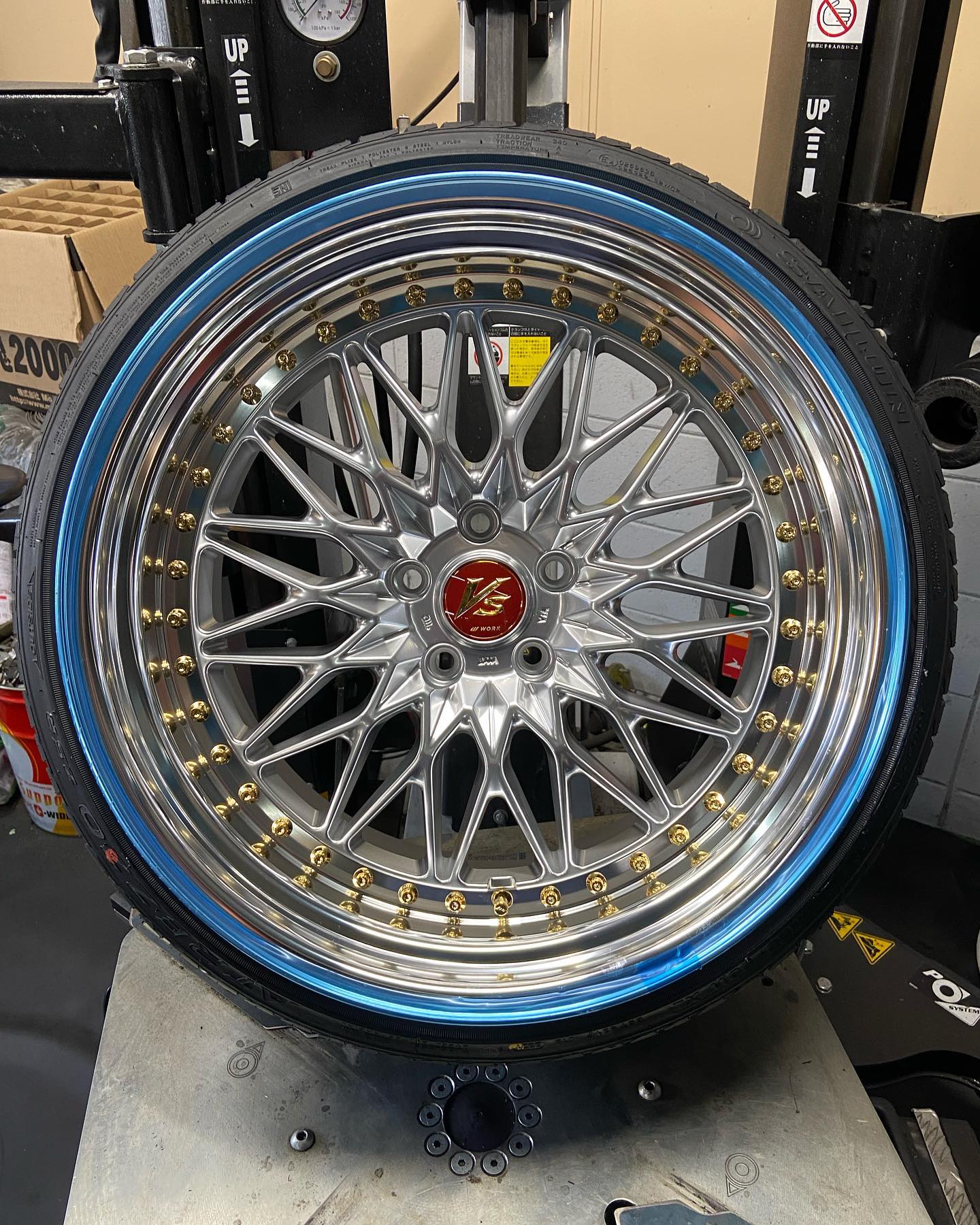 20インチ 10J 225/35R20 ホイール装着例 - CARSERVICE GRAVITY