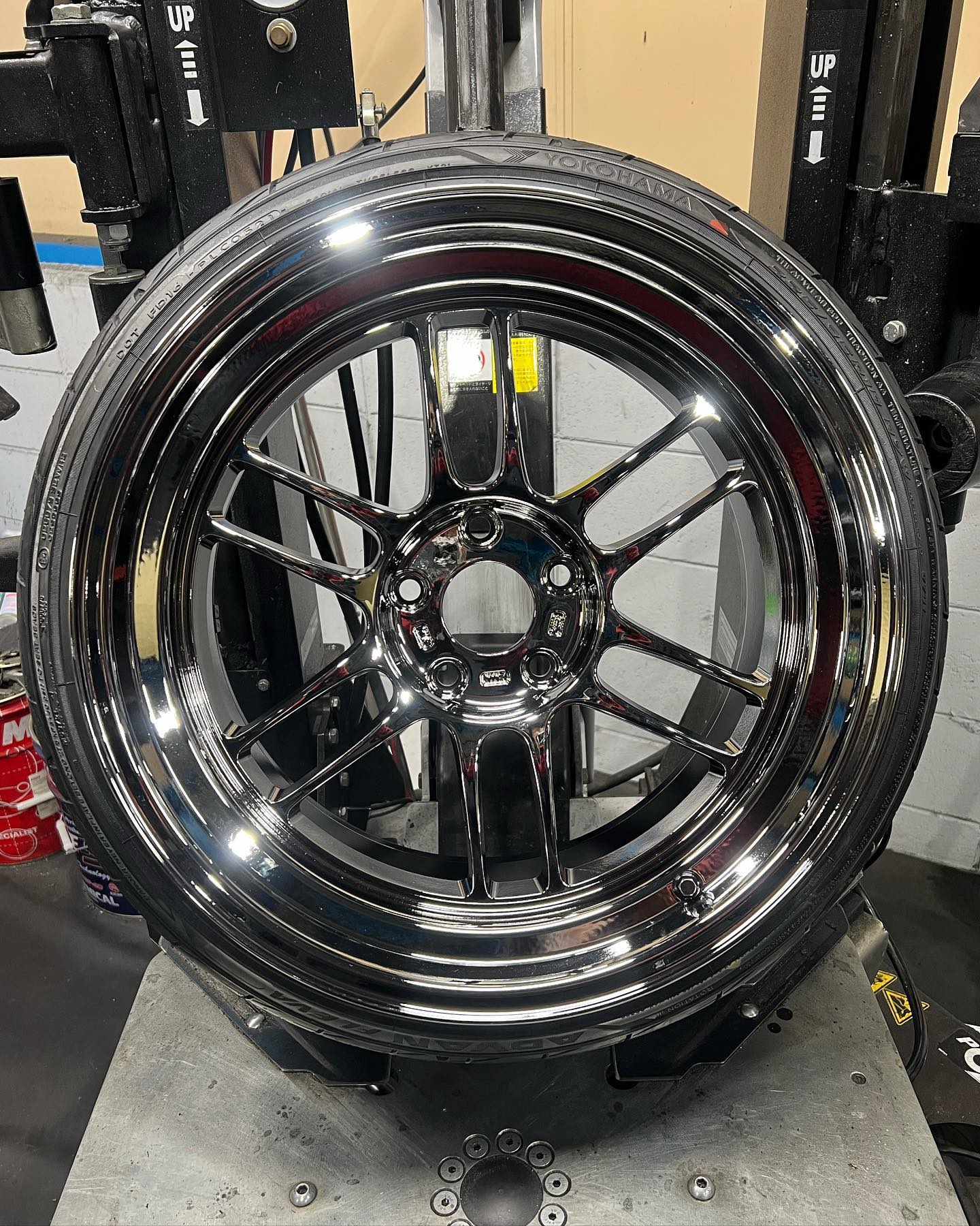 18インチ 10.5J 225/35R18 ホイール装着例 - CARSERVICE GRAVITY