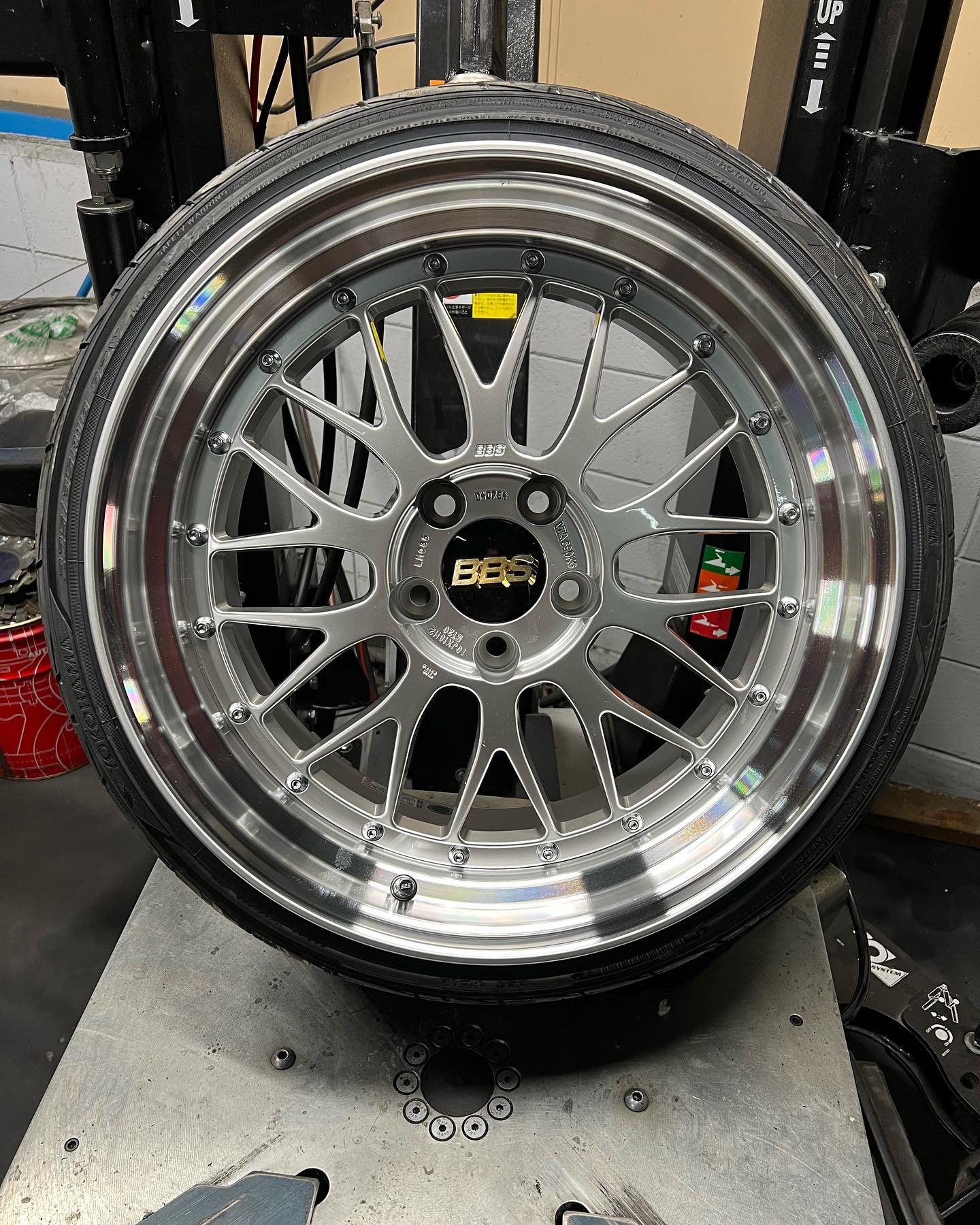 18インチ 10J 225/35R18 ホイール装着例 - CARSERVICE GRAVITY