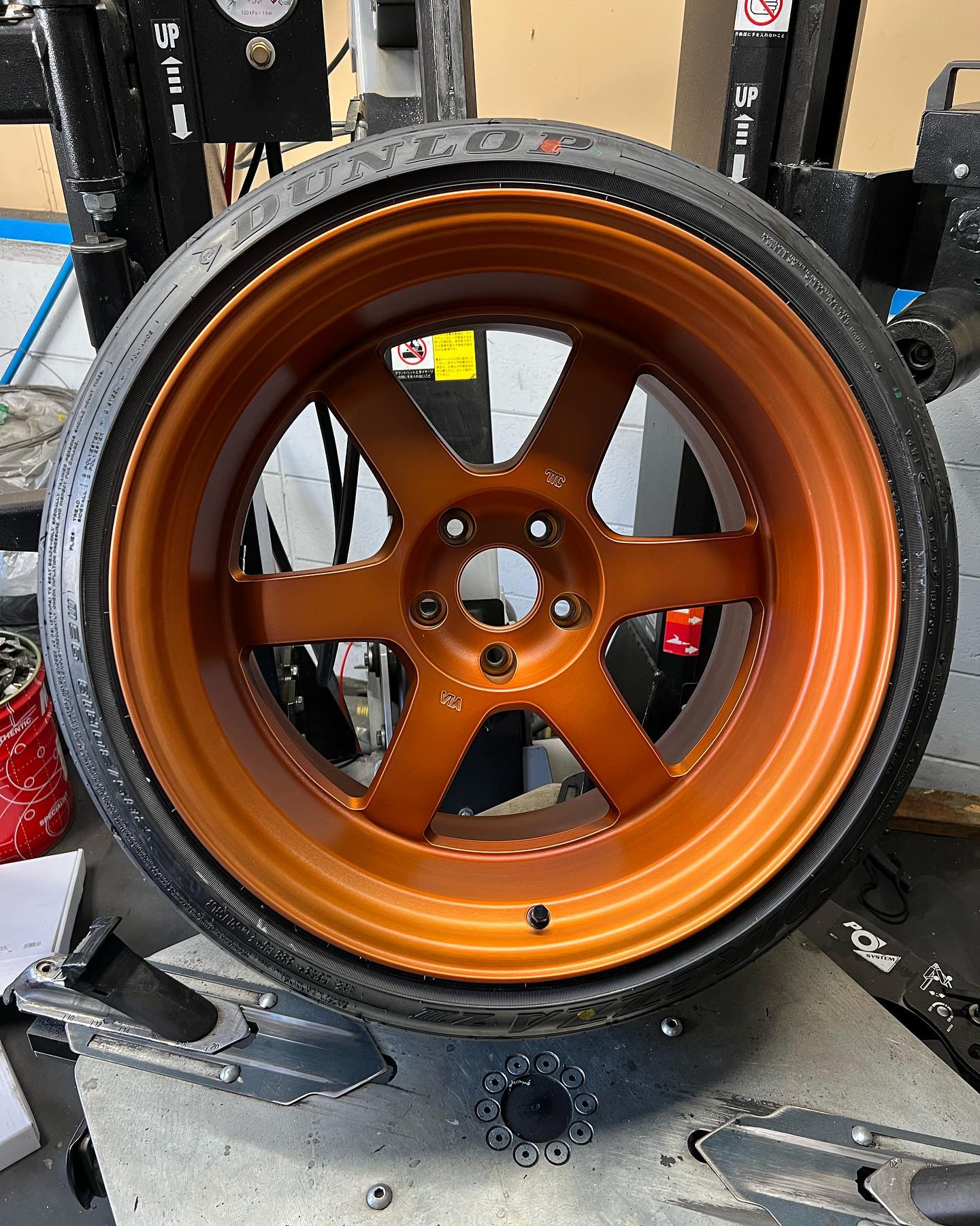 18インチ 11.5J 285/30R18 ホイール装着例 - CARSERVICE GRAVITY